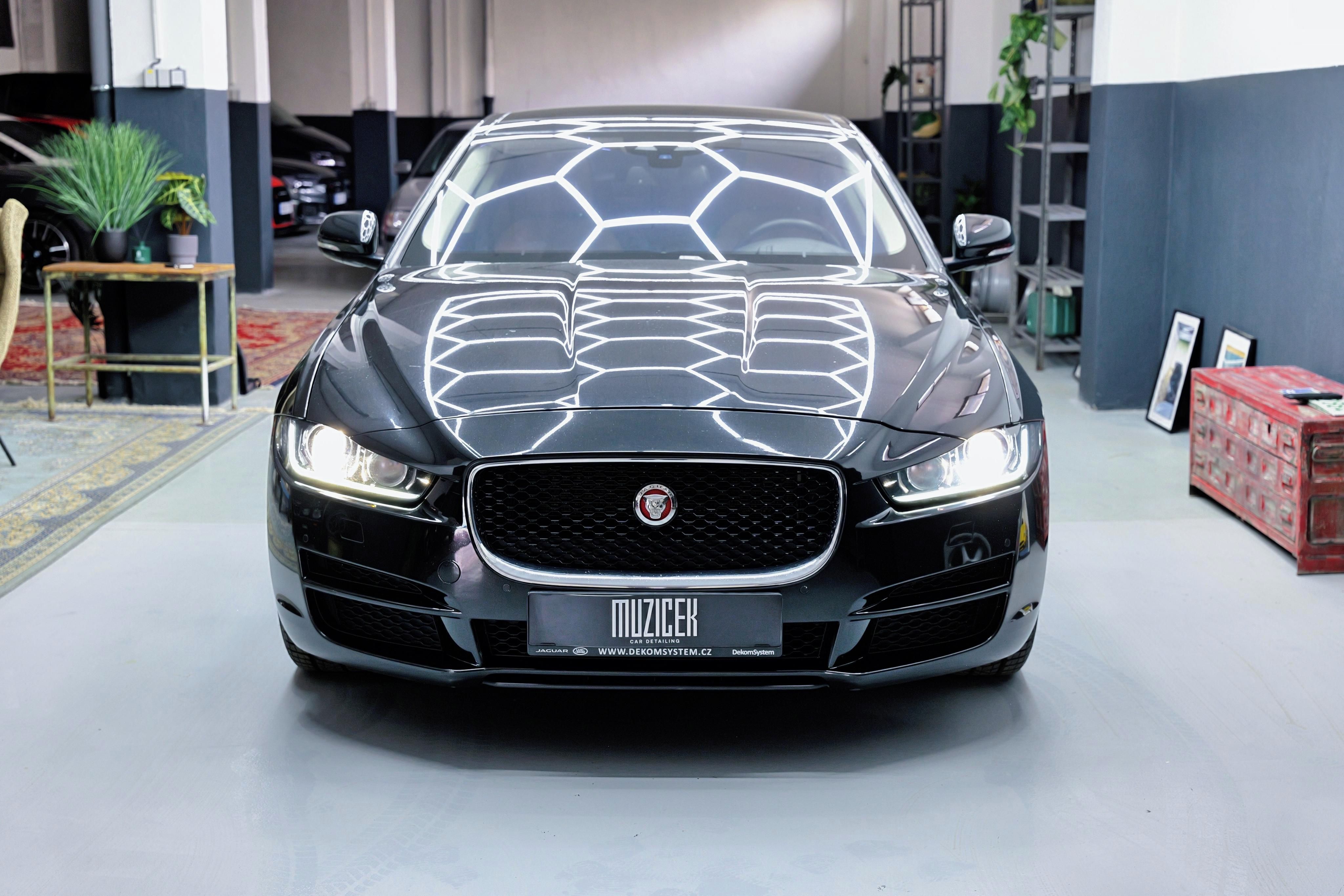 Jaguar XE, bohatá výbava - fotka 2