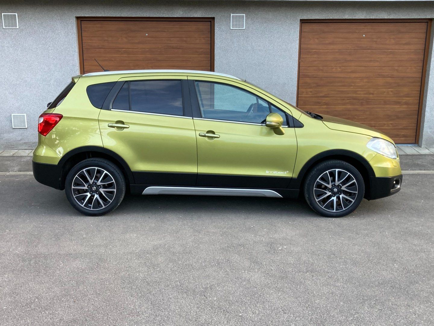 Suzuki SX4 S-Cross, 1,6 88kW Limited+  servisní k. - fotka 2