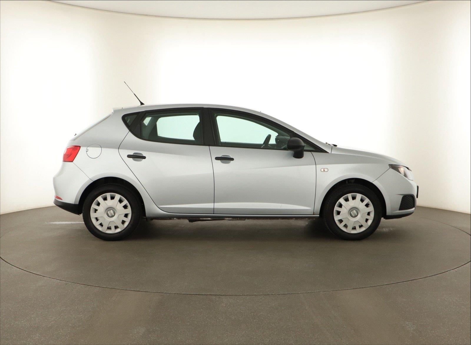 Seat Ibiza, 1.4 16V, Klima, El. okna - fotka 6