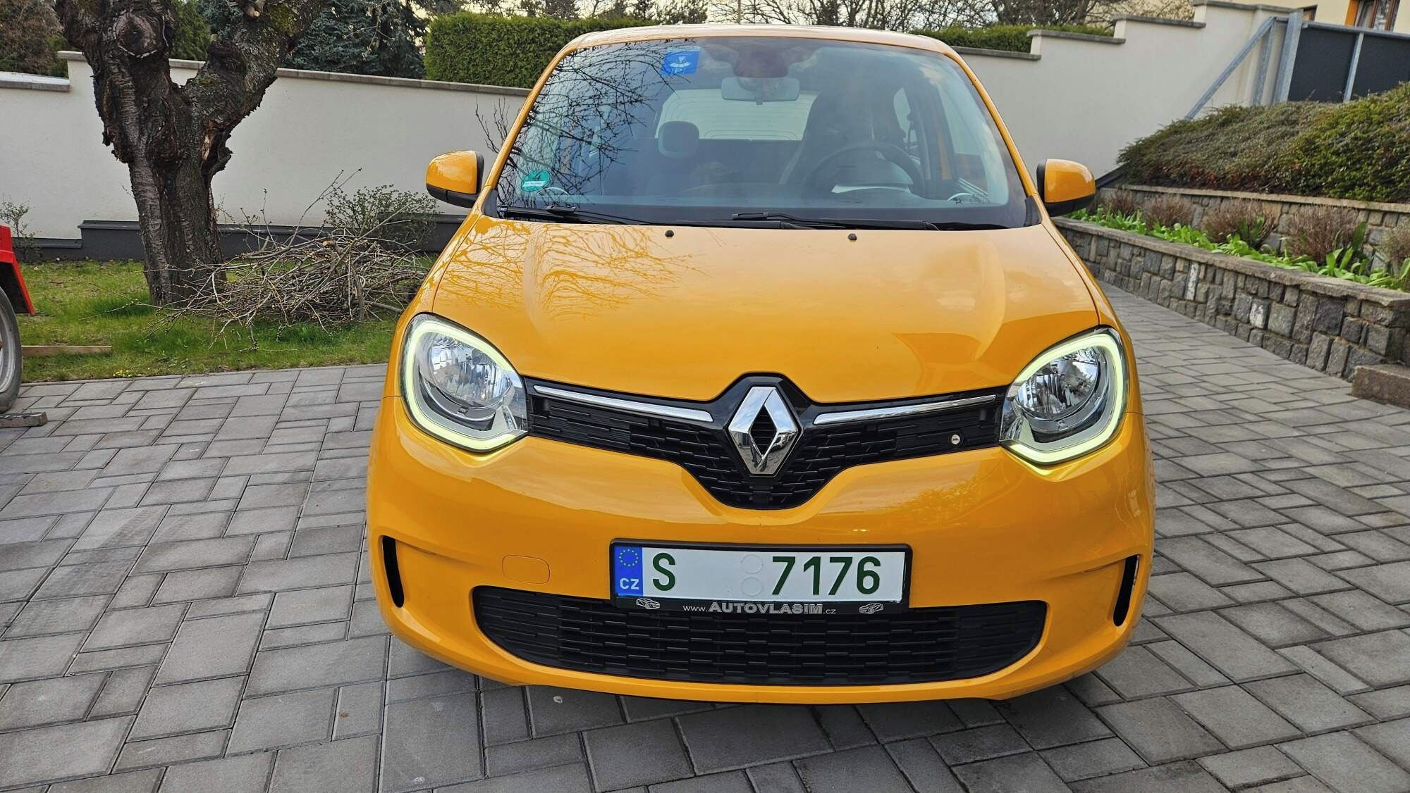 Renault Twingo, 1.0 SCE 75 2020 37tkm serviska - fotka 2