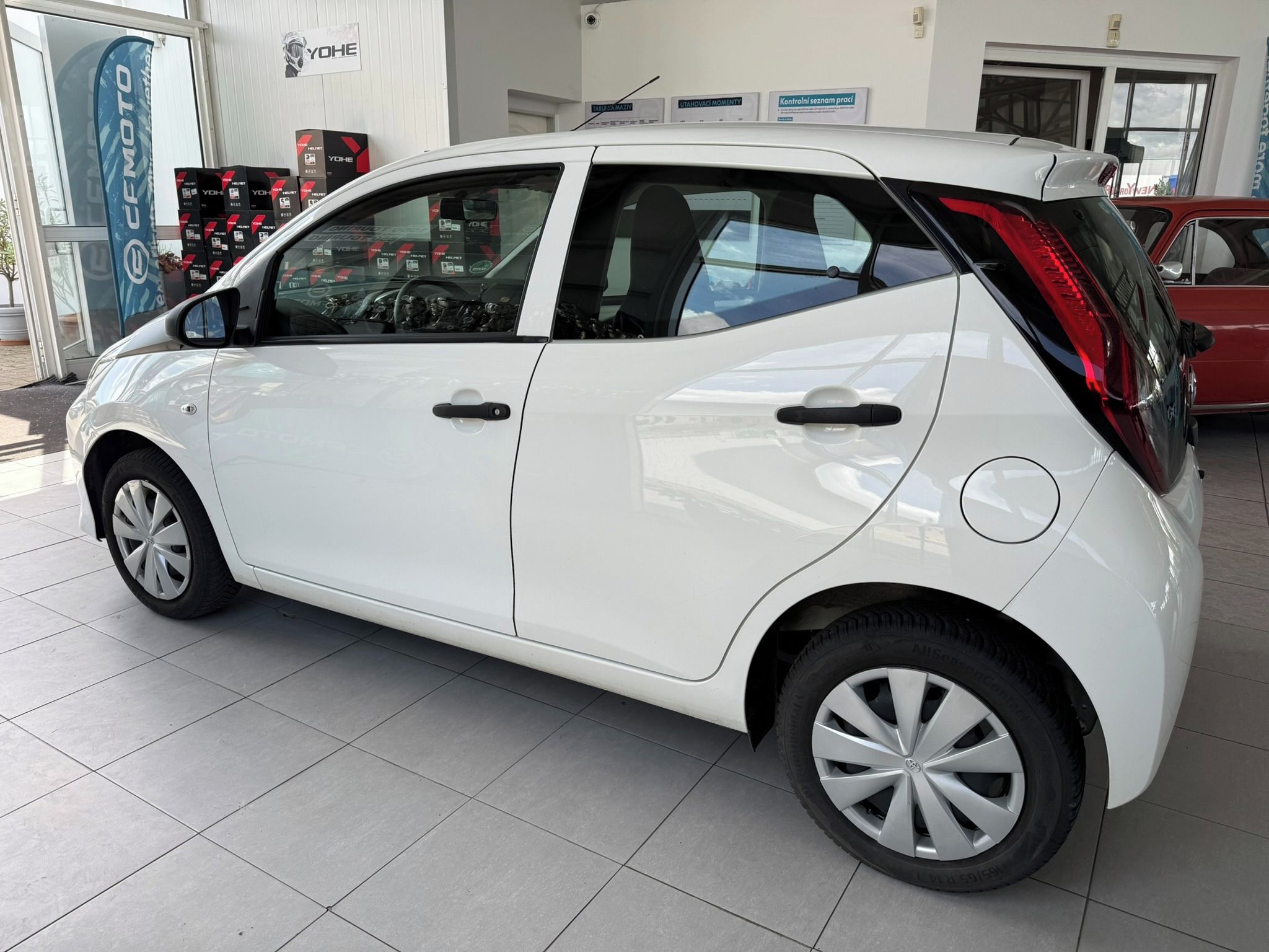 Toyota Aygo, 1.0 53 kW plná ser.historie - fotka 4