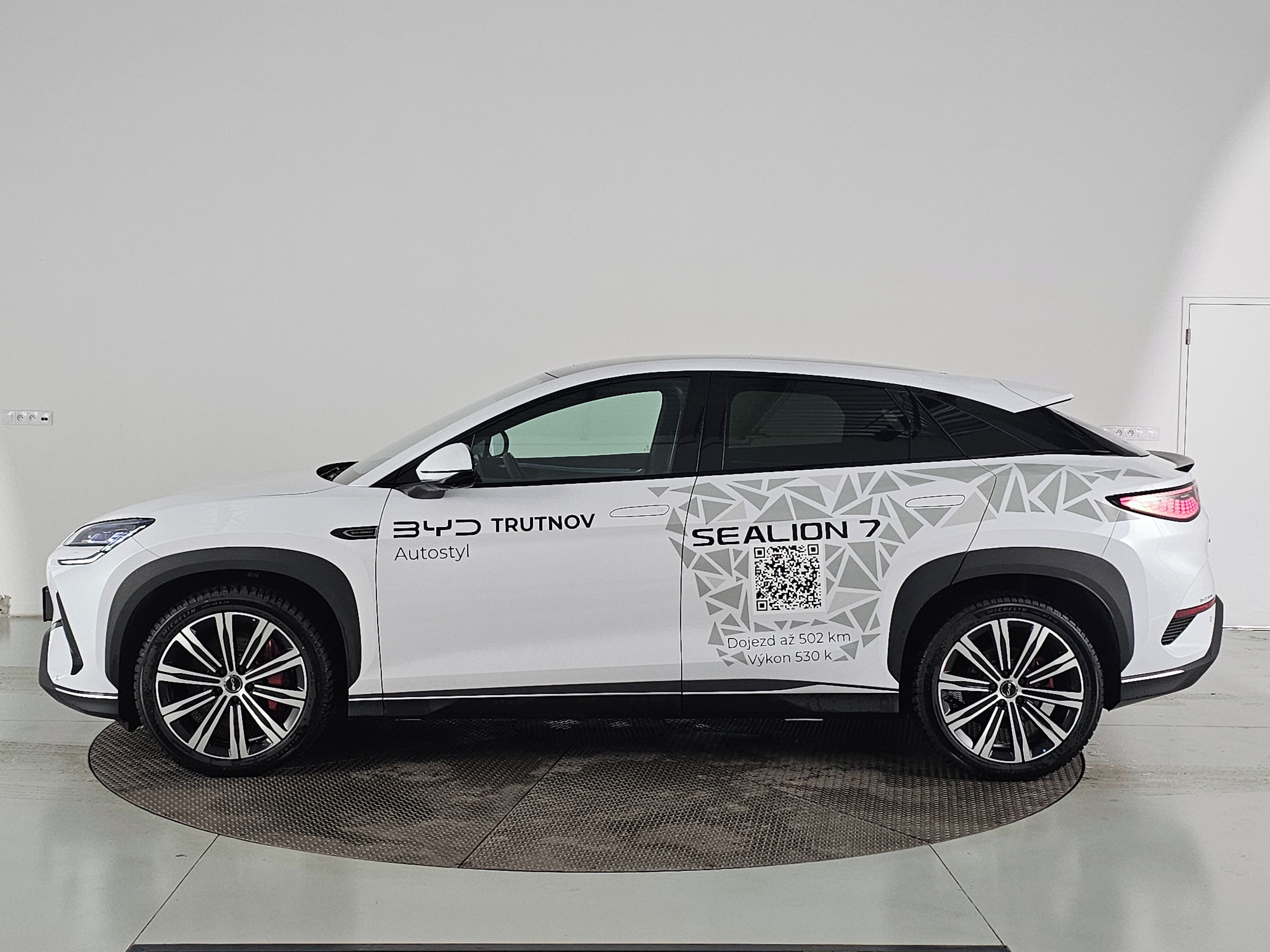 BYD Sealion 7, 530 k Design 82,5kWh AWD - fotka 2