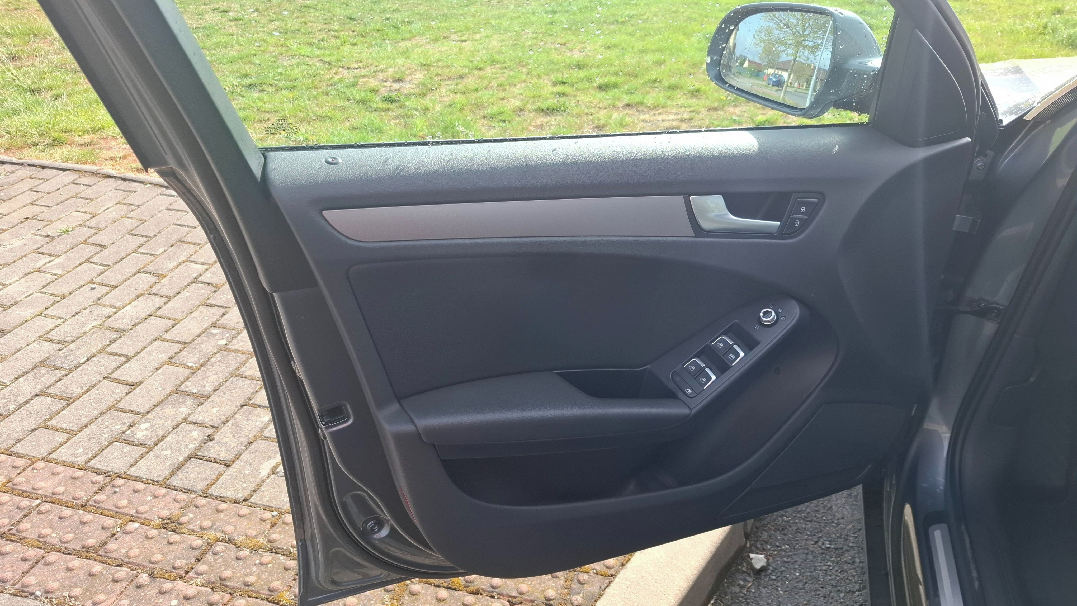 Audi A4 Avant, 2.0 TDI - fotka 6