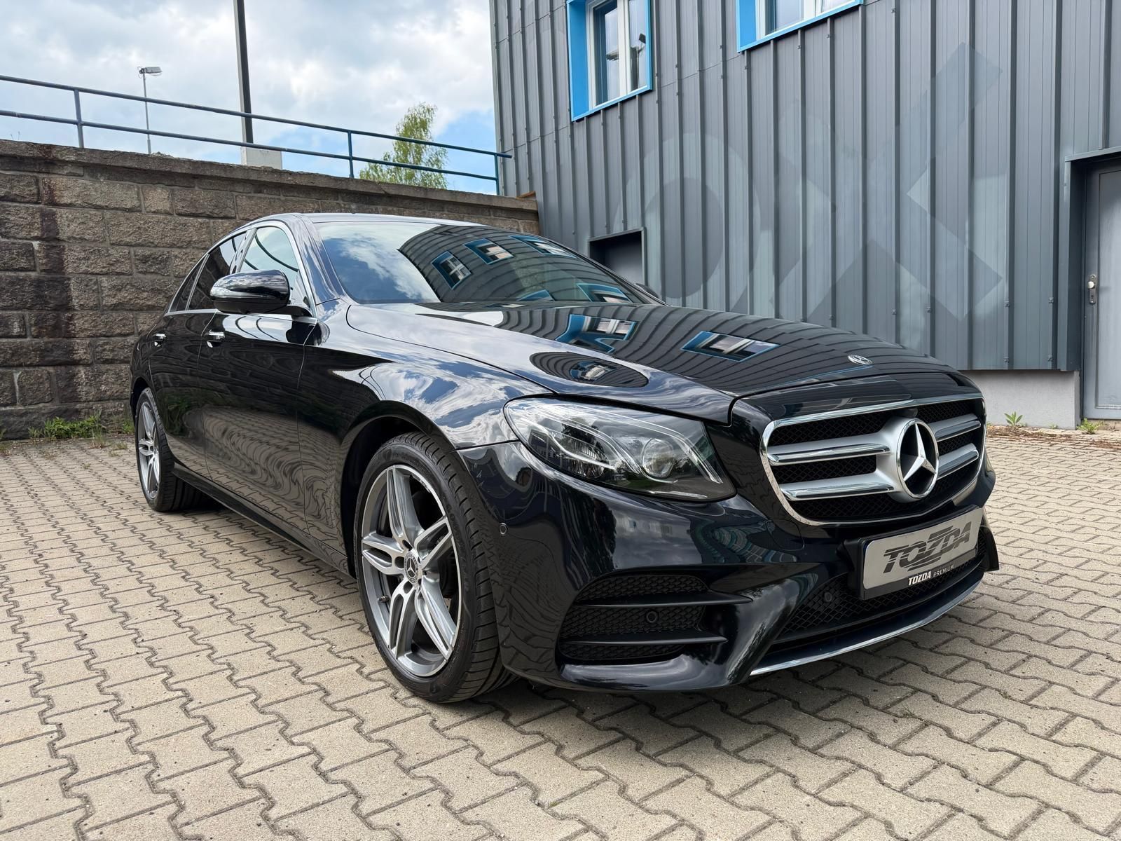 Mercedes-Benz Třídy E, E220 AMG 4- matic / dědictví / - fotka 6
