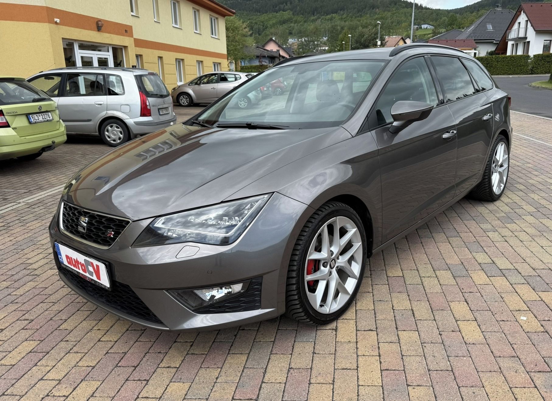Seat Leon, ST FR 2.0 TDI 110kW VÝHŘEV - fotka 2