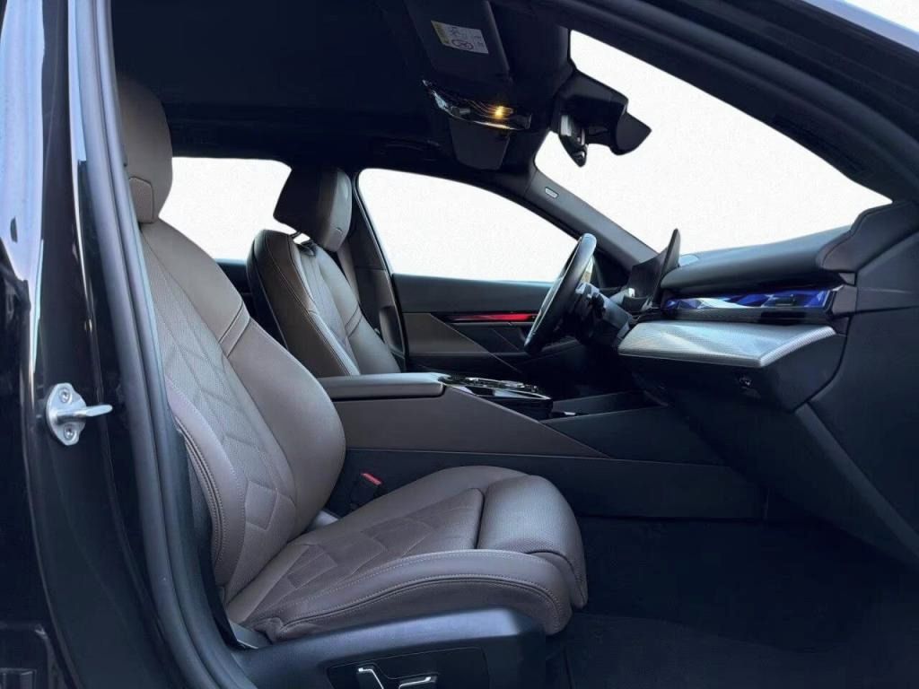 BMW Řada 5, 550 e xDrive T M Sport*360°* - fotka 4