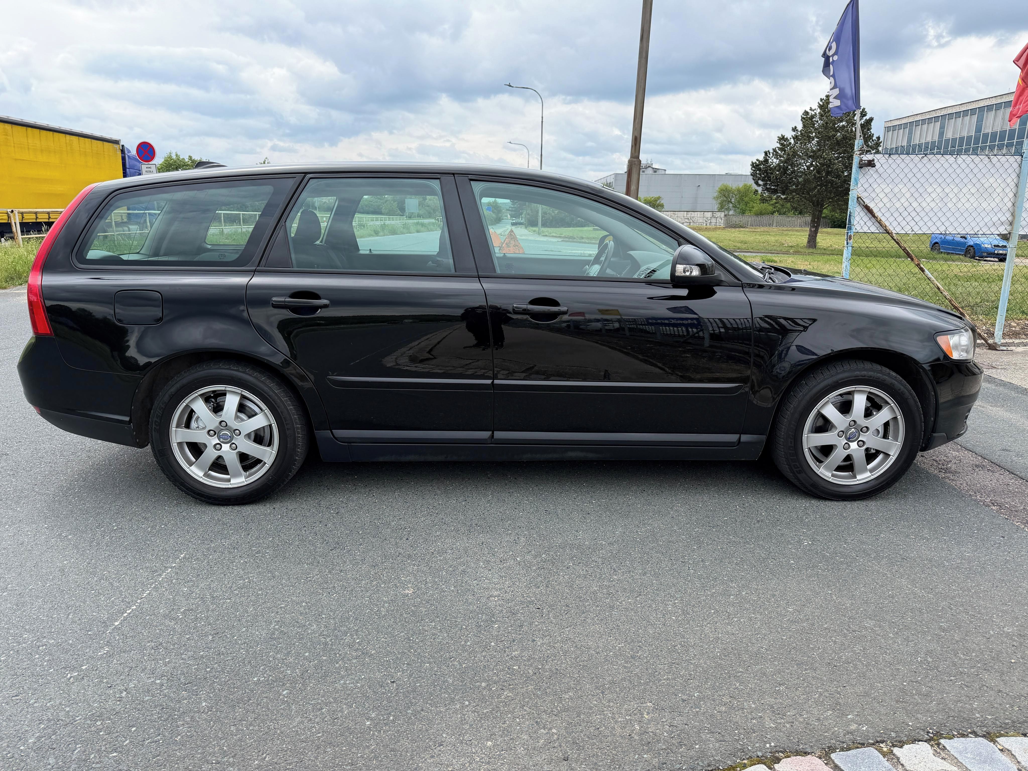Volvo V50, 1.6 D 80kW - fotka 5