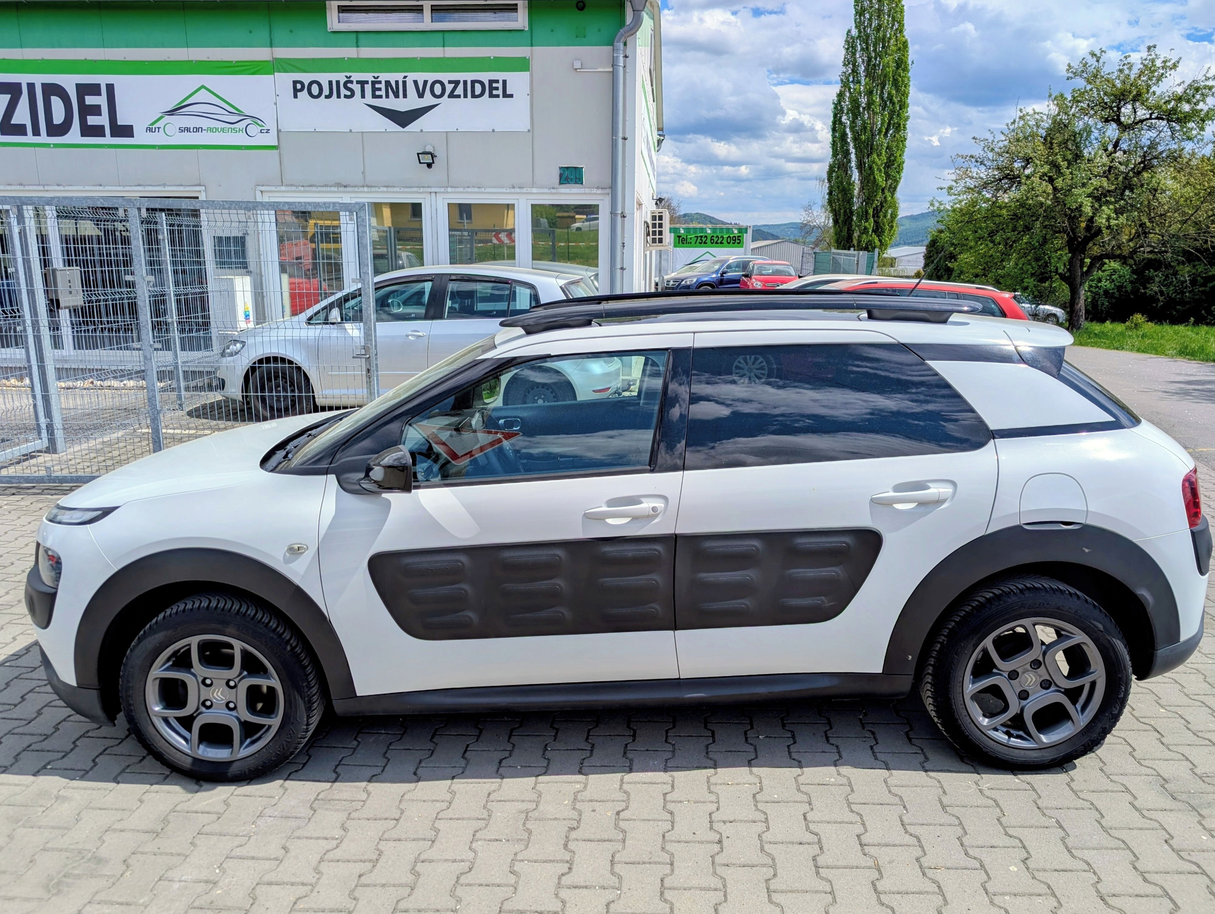 Citroën C4 Cactus, 1.2i 60kW AUTOMAT 84TKM KAMERA - fotka 6