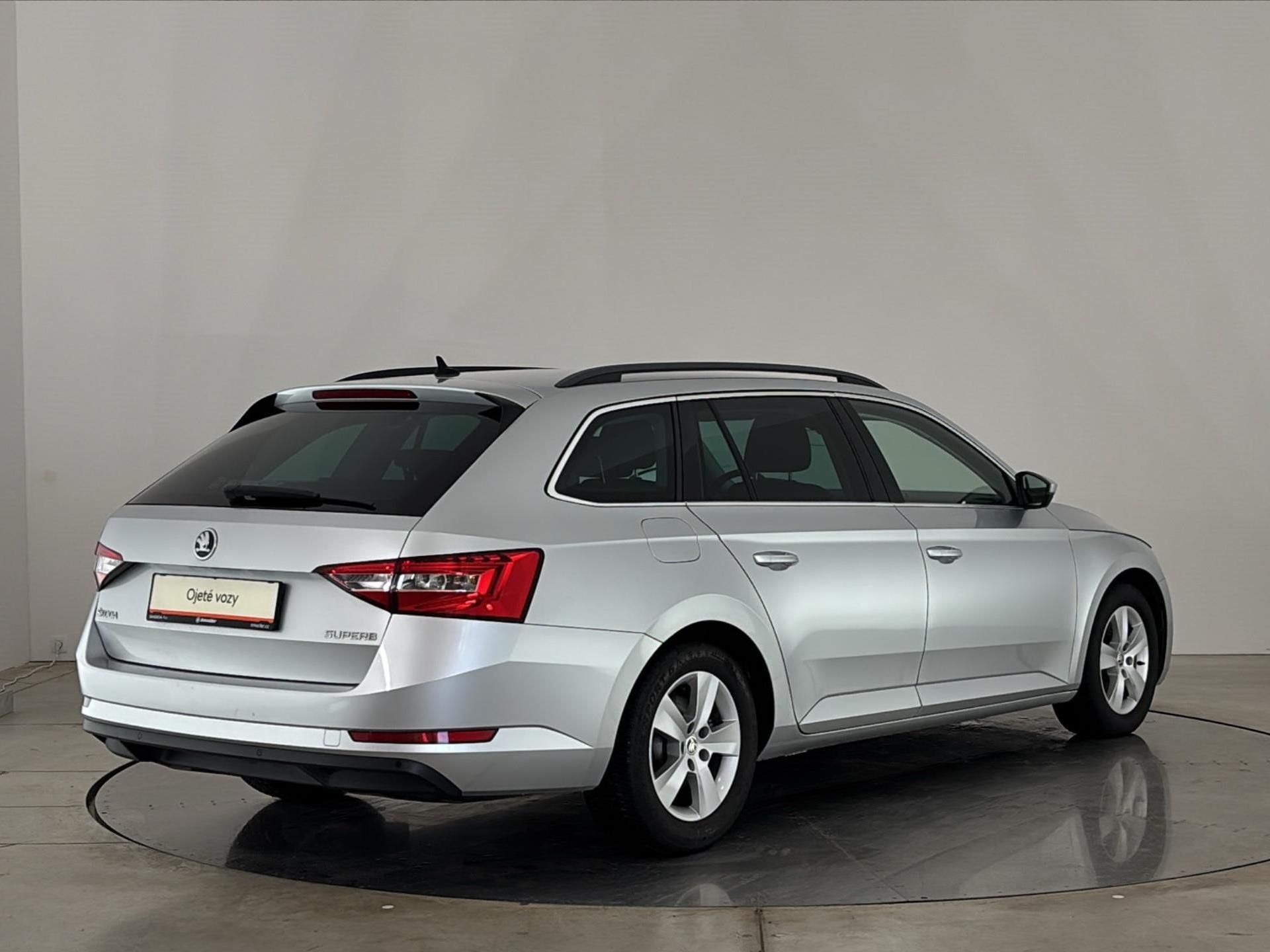 Škoda Superb, 2.0 TDI / 110 kW Ambition - fotka 2
