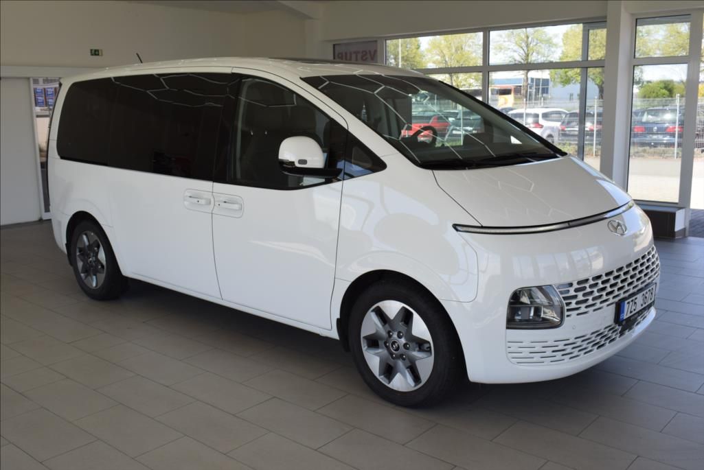 Hyundai Staria, 2,2 CRDI,1.maj,ČR,AUT,4x4,9-mí - fotka 3
