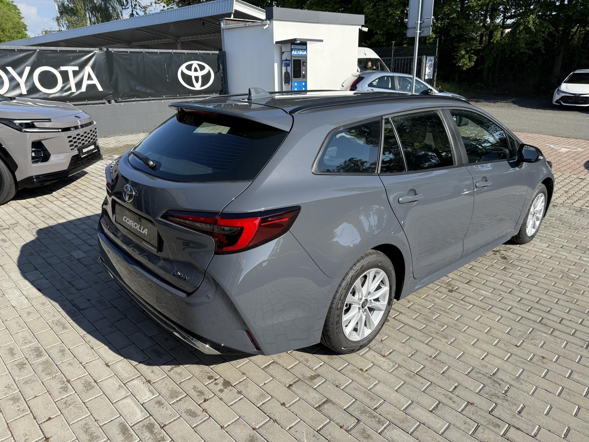 Toyota Corolla, 1.8 HEV Comfort Tech - fotka 6