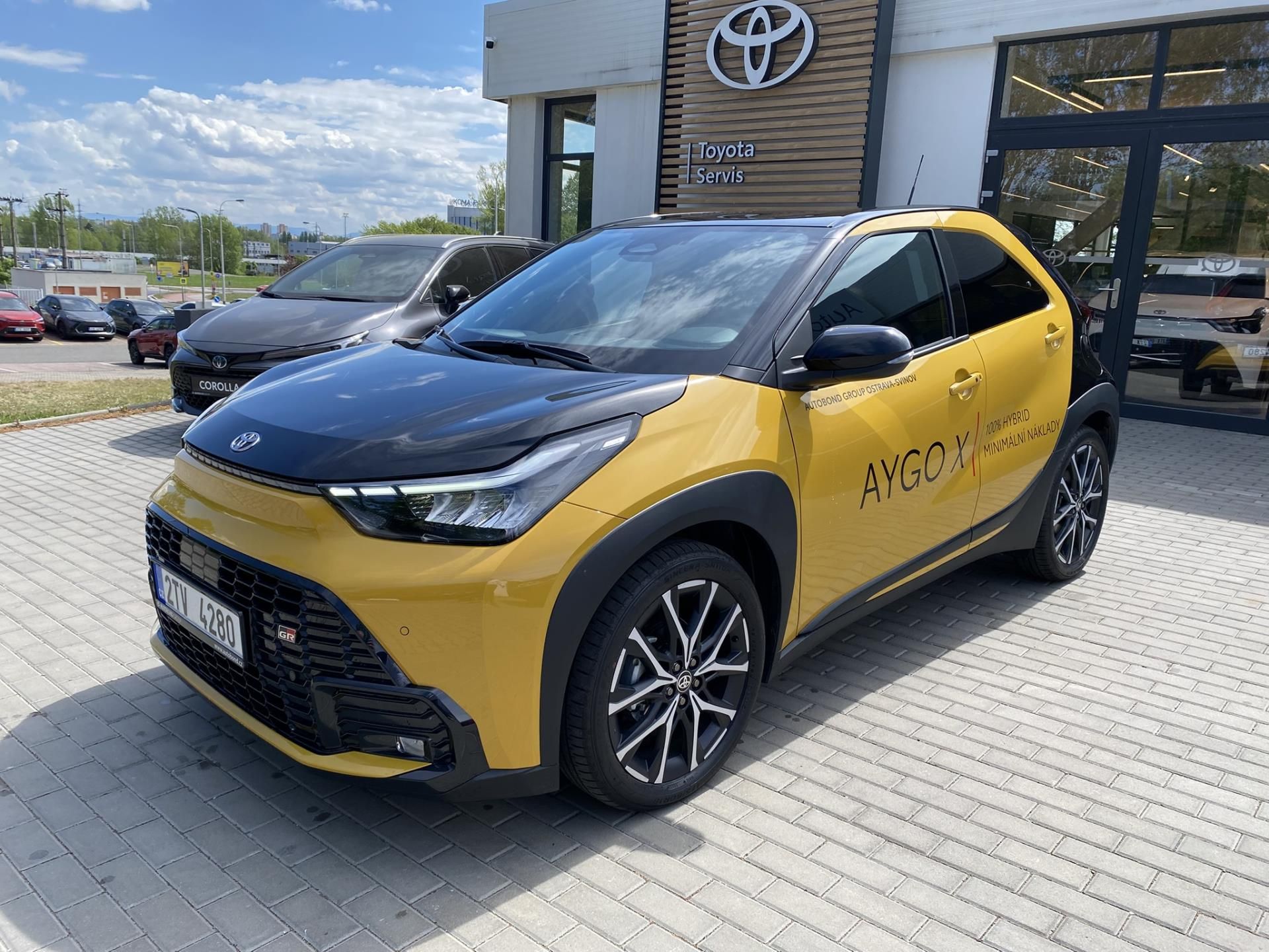 Toyota Aygo, 1.5 HEV GR SPORT + zimní pneu - fotka 2