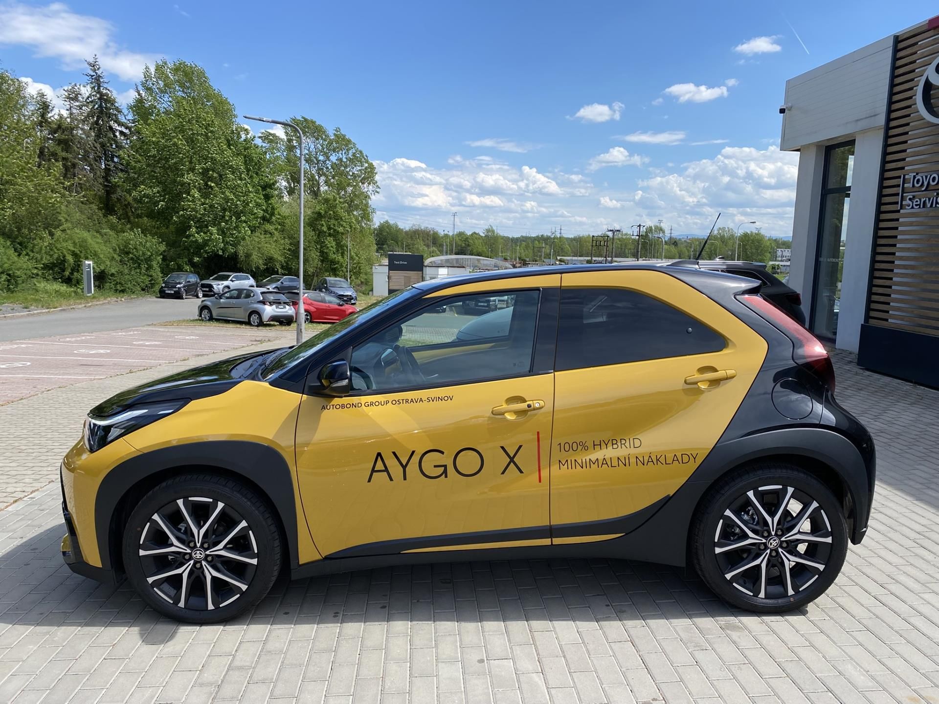 Toyota Aygo, 1.5 HEV GR SPORT + zimní pneu - fotka 3