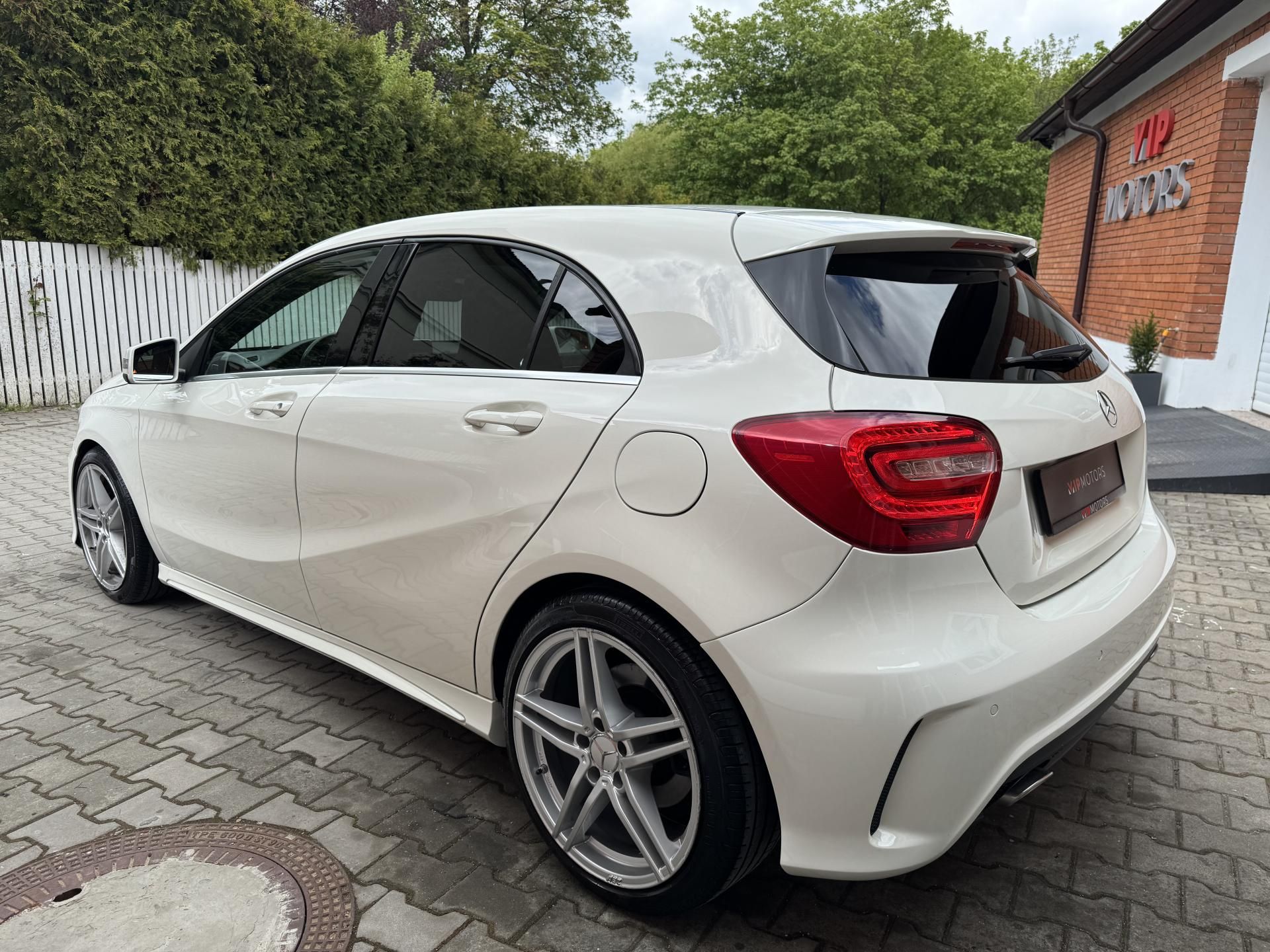 Mercedes-Benz Třídy A, A220d-125KW-4M-AMG-ČR-H&K - fotka 3