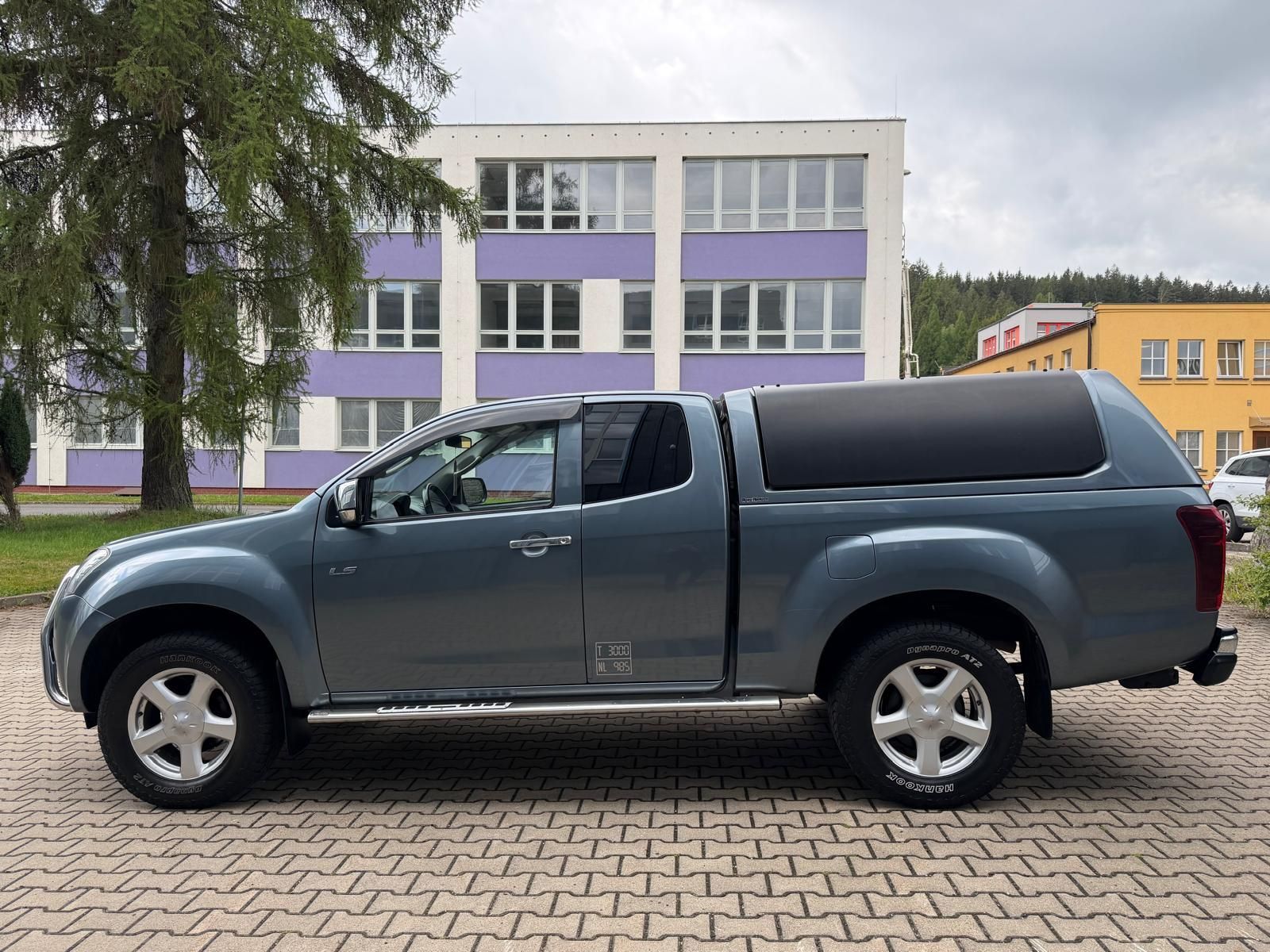Isuzu D-Max, 2,5 D TwinTurbo 4x4 / 1.maj. / - fotka 2