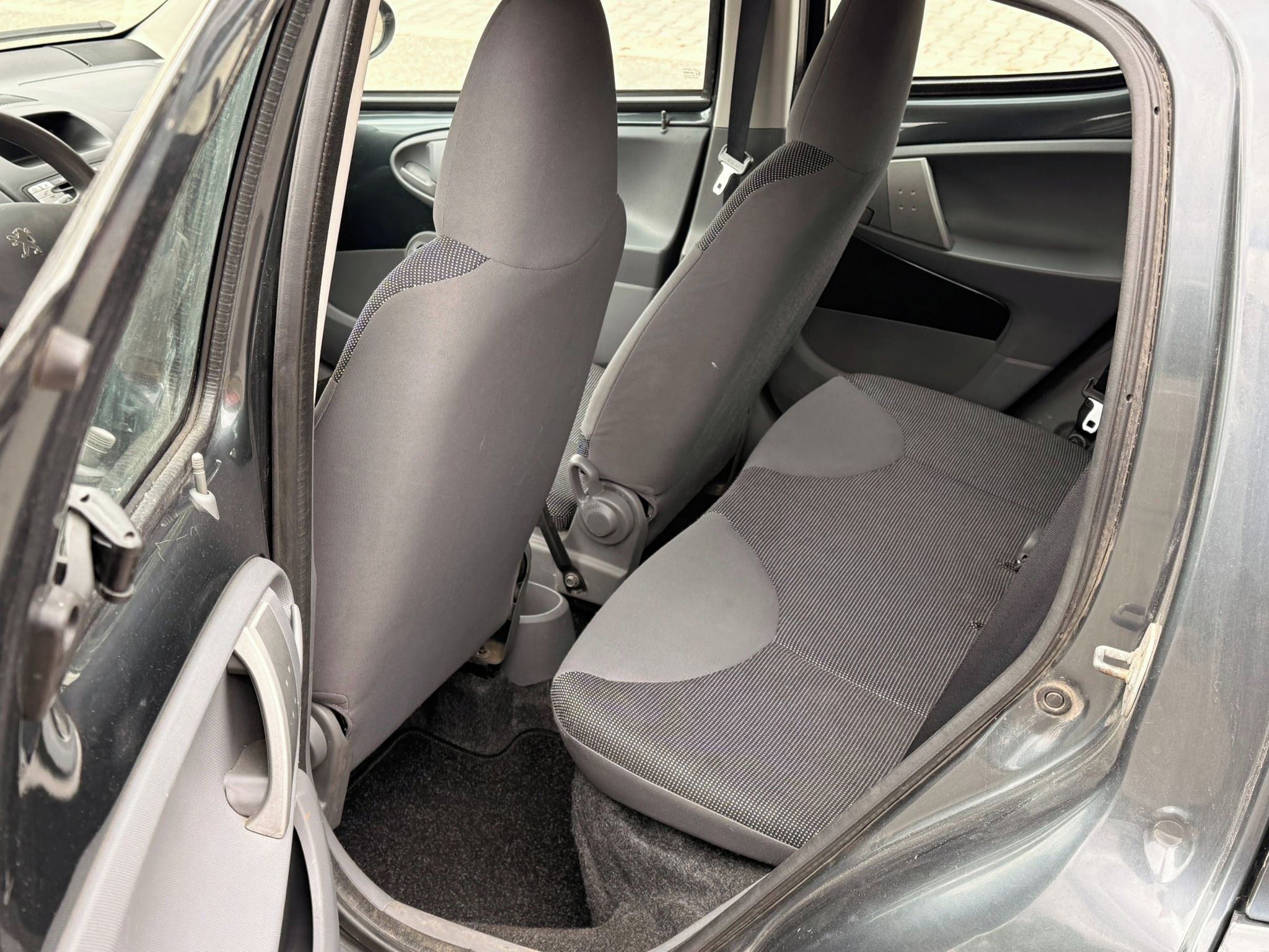 Peugeot 107, Peugeot 107 1.0i 50kw CZ - fotka 4