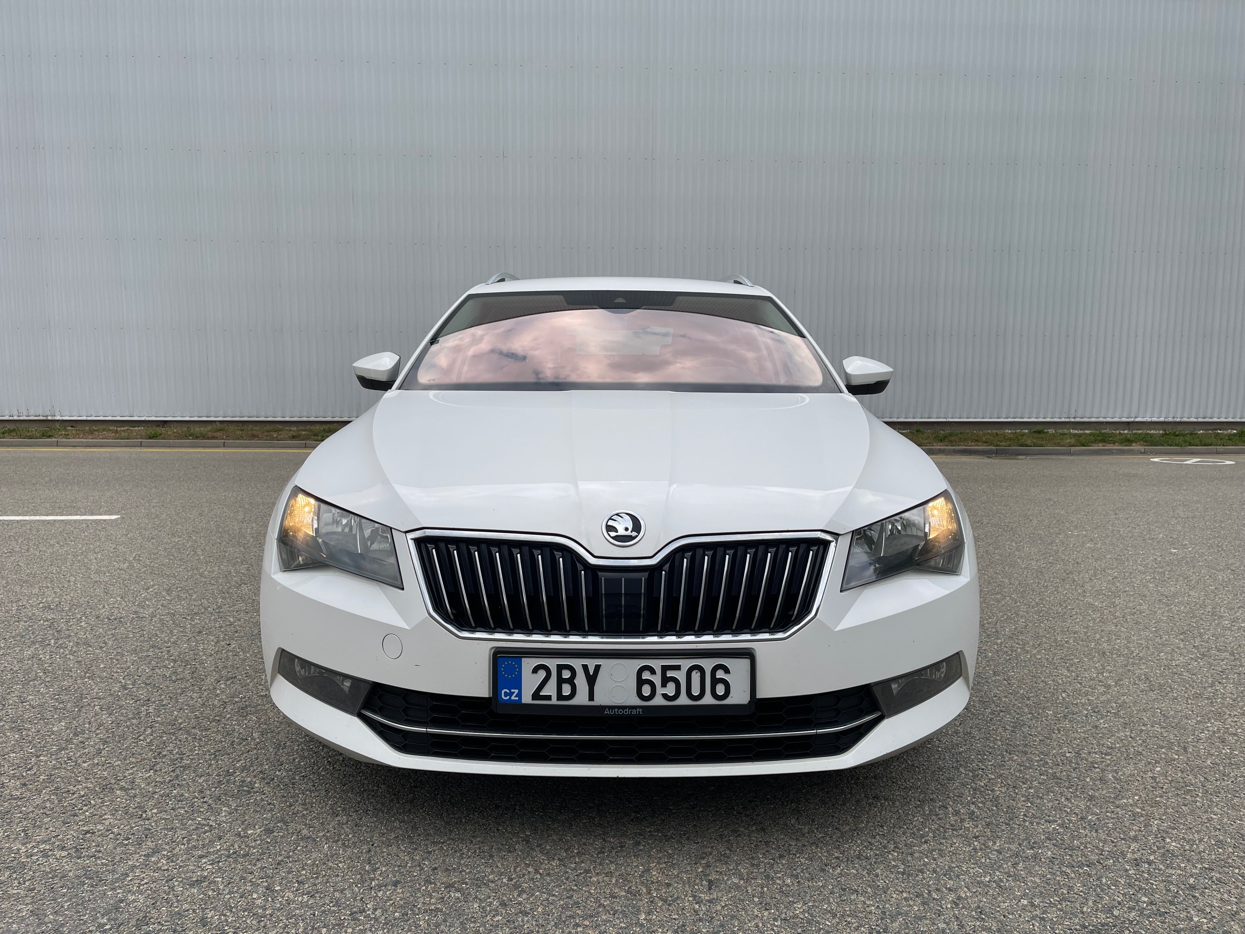Škoda Superb, 110 kW, EURO 6, bílá - fotka 5