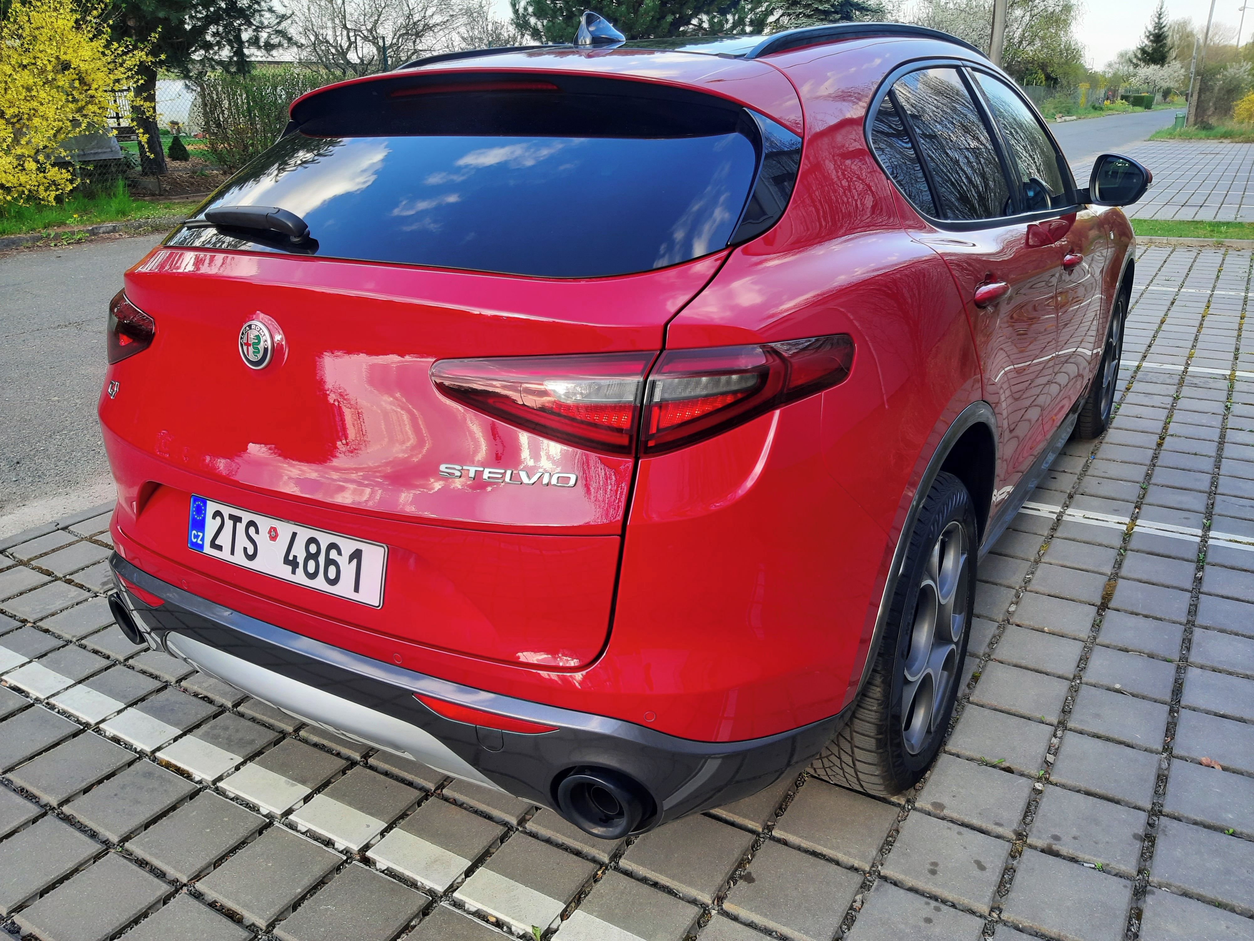 Alfa Romeo Stelvio, 2.0 Turbo 206kW Ti Q4 – 22.500 - fotka 3