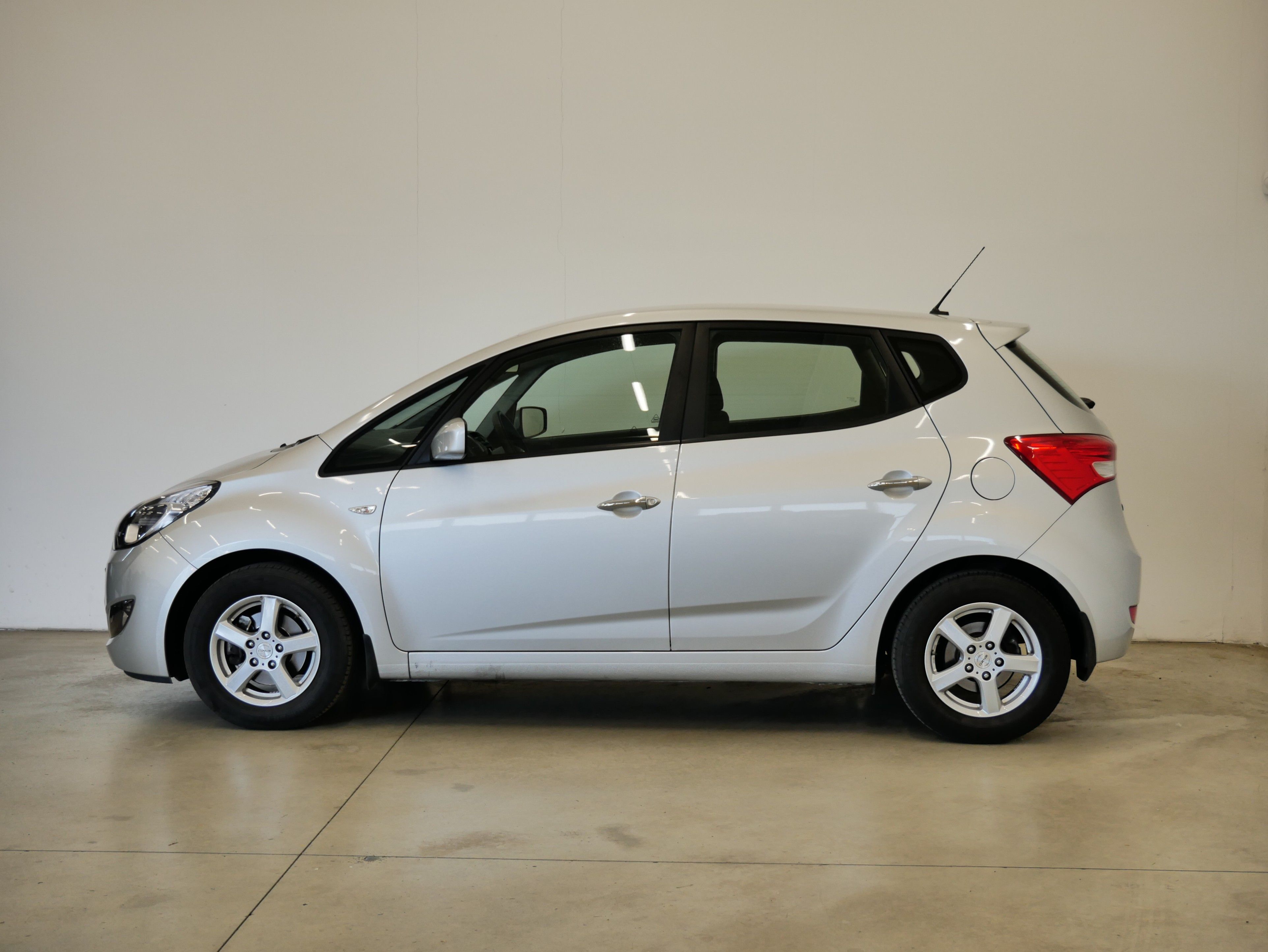 Hyundai ix20, 1.4i 66kW Trikolor - fotka 3