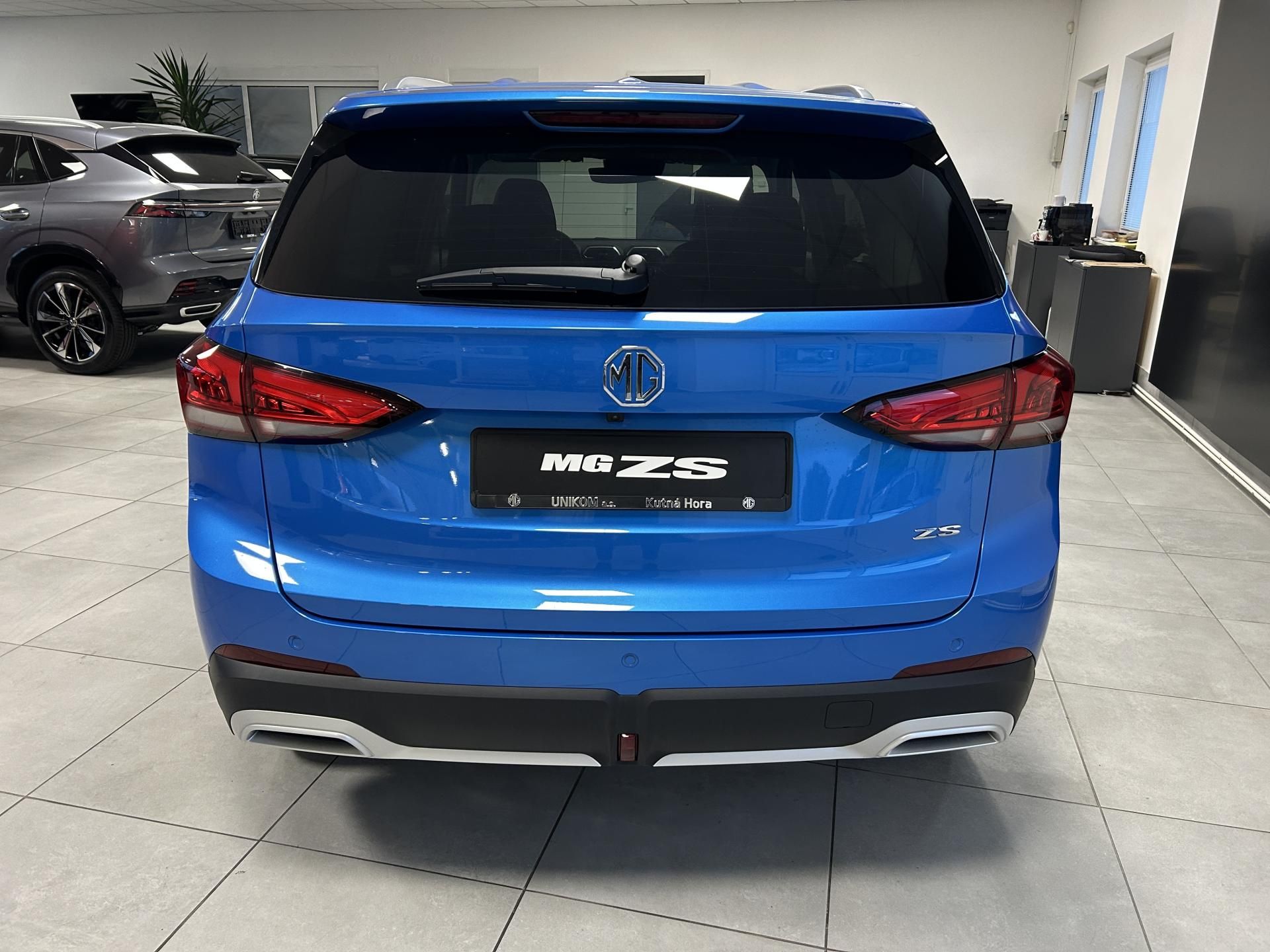 MG ZS, 1,5 HEV 145kW Emotion - fotka 4