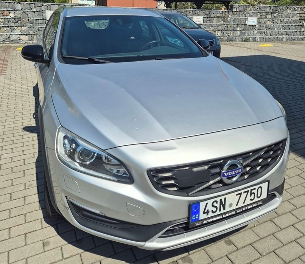 Volvo V60, Volvo V60 Cross Country 2.4 D