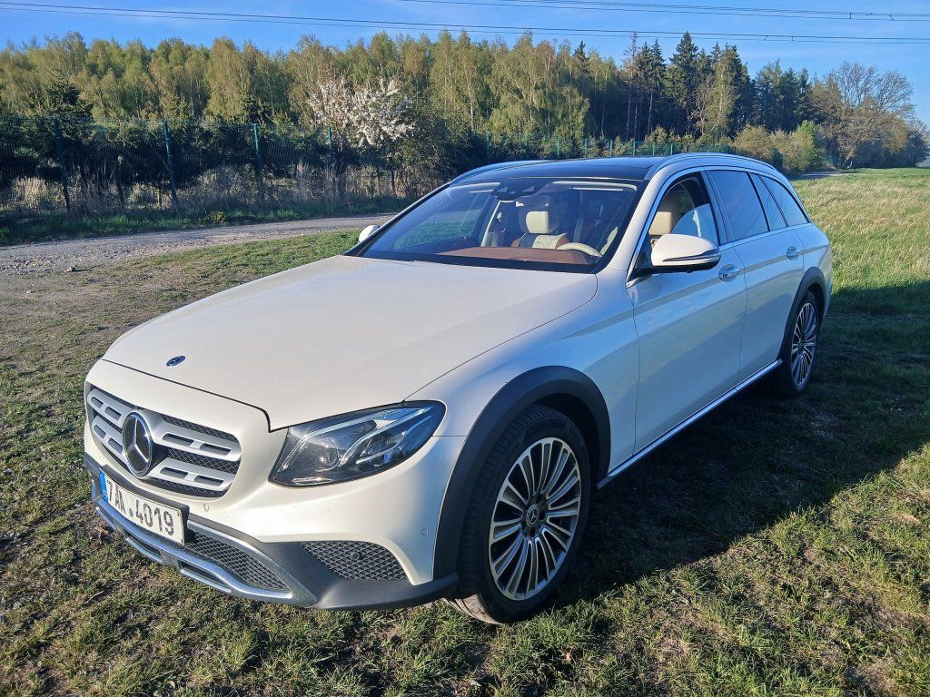 Mercedes-Benz Třídy E, 350d All Terrain 190kW Designo - fotka 2