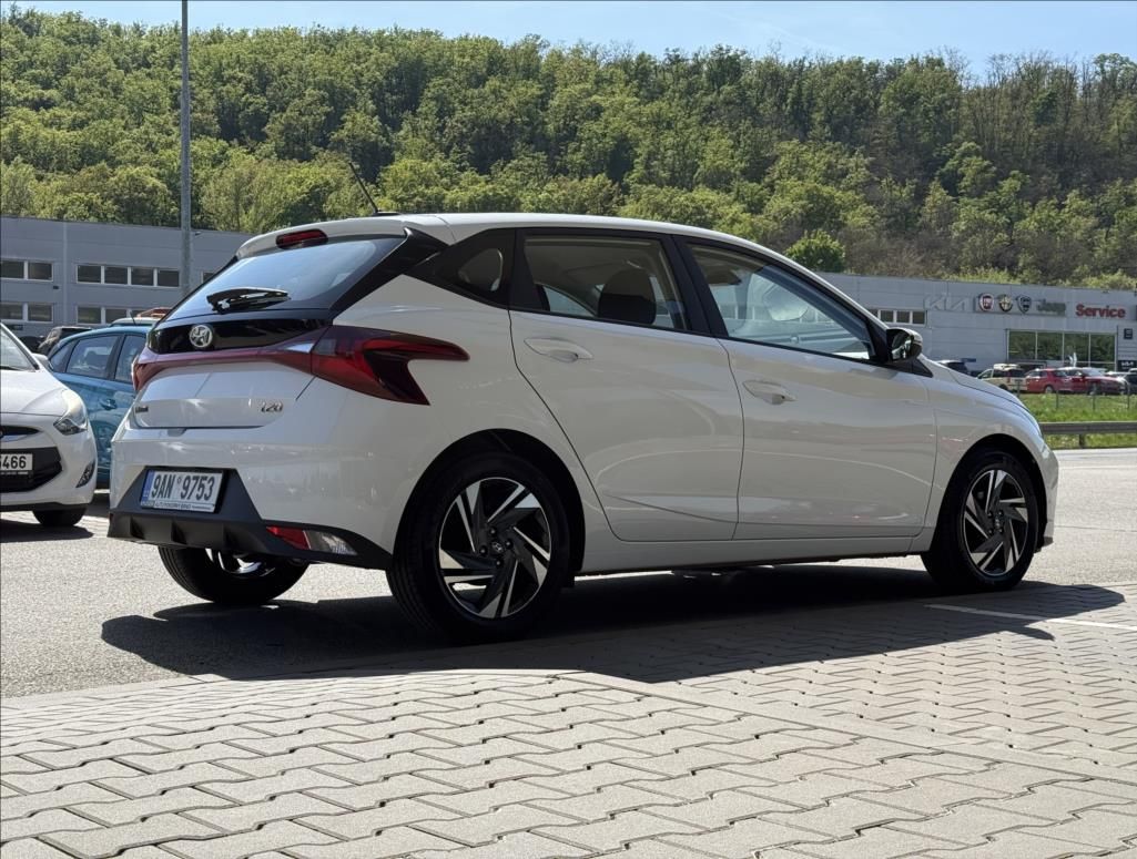 Hyundai i20, 1,2 i  Comfort Club Alu16 - fotka 3