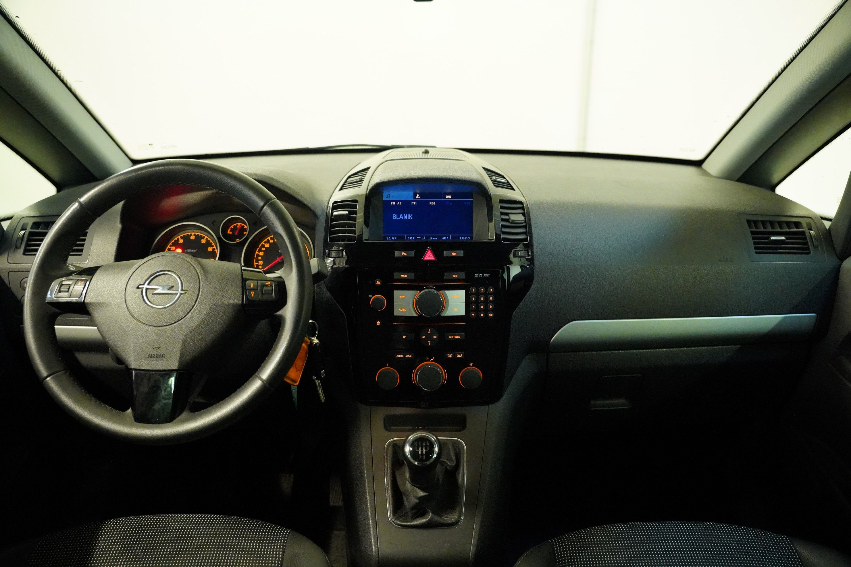 Opel Zafira, 1.8i 103 kW Innovation - fotka 5
