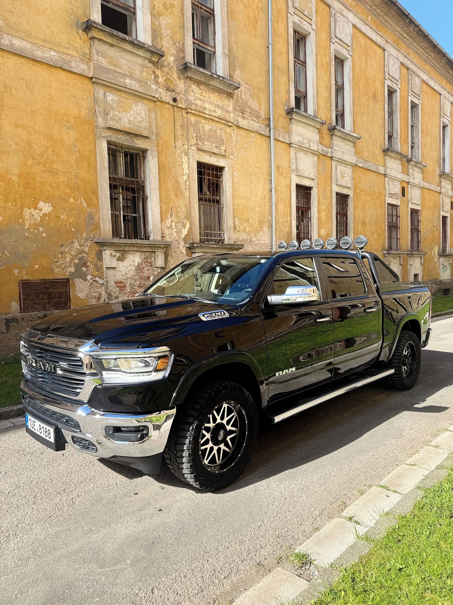 RAM 1500, LARAMIE 5,7 HEMI 4X4