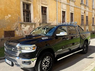 LARAMIE 5,7 HEMI 4X4