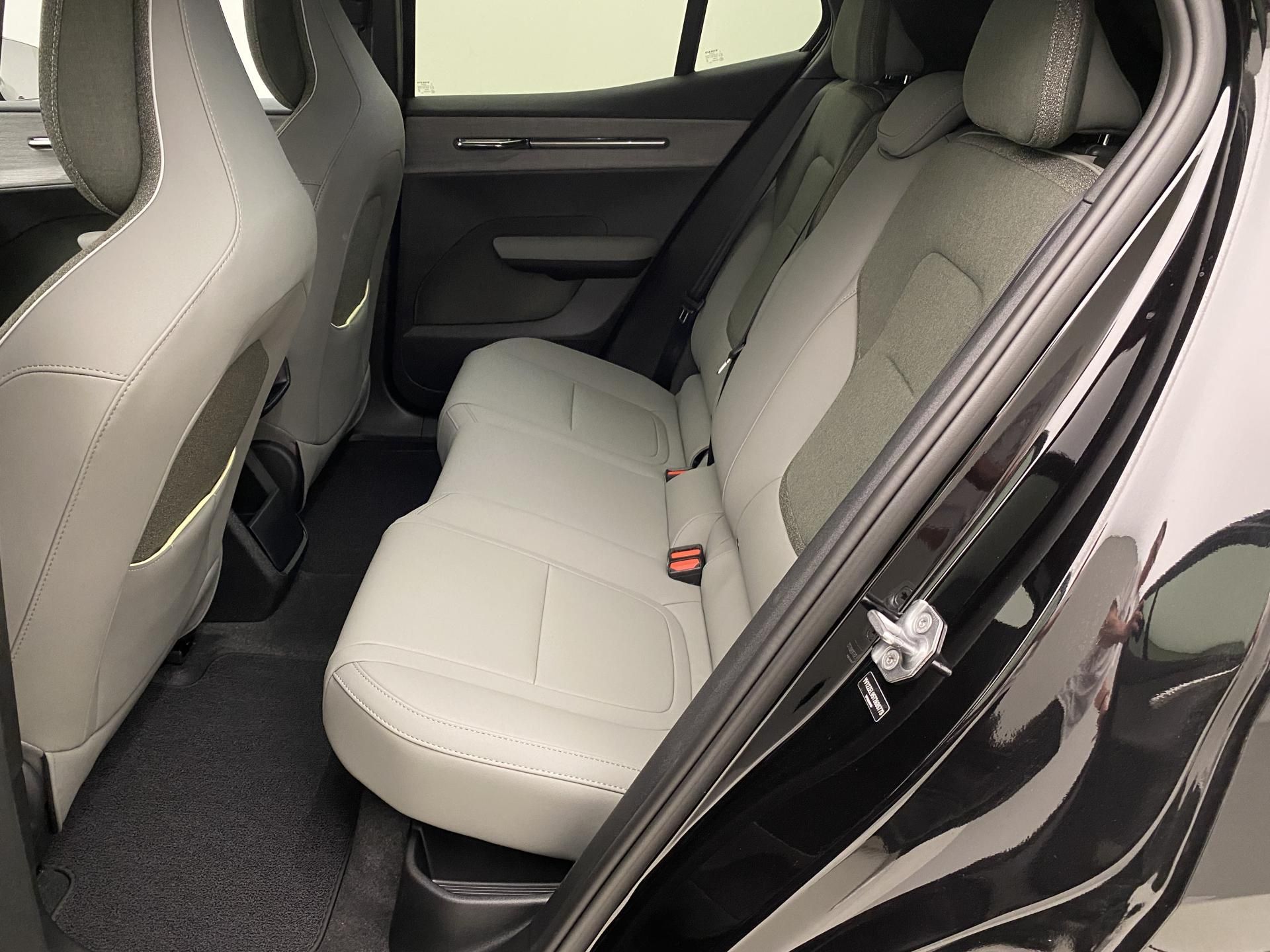 Volvo EX30, PURE ELECTRIC EXTENDED PLUS - fotka 6