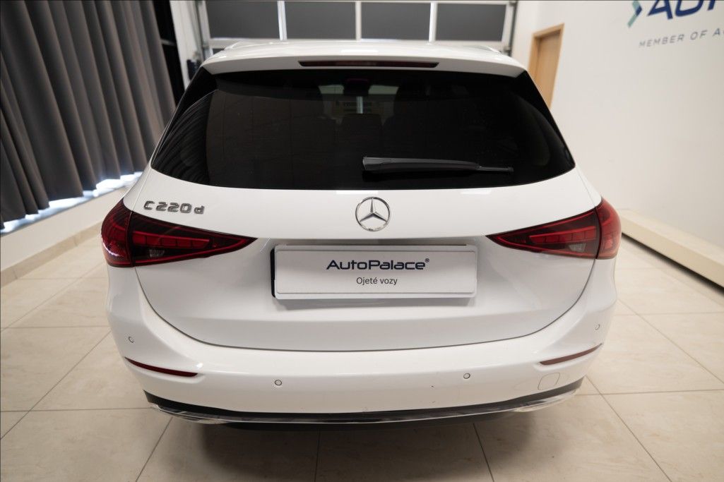 Mercedes-Benz Třídy C, 2,0 220d NAVI LED 1. MAJ ČR - fotka 5