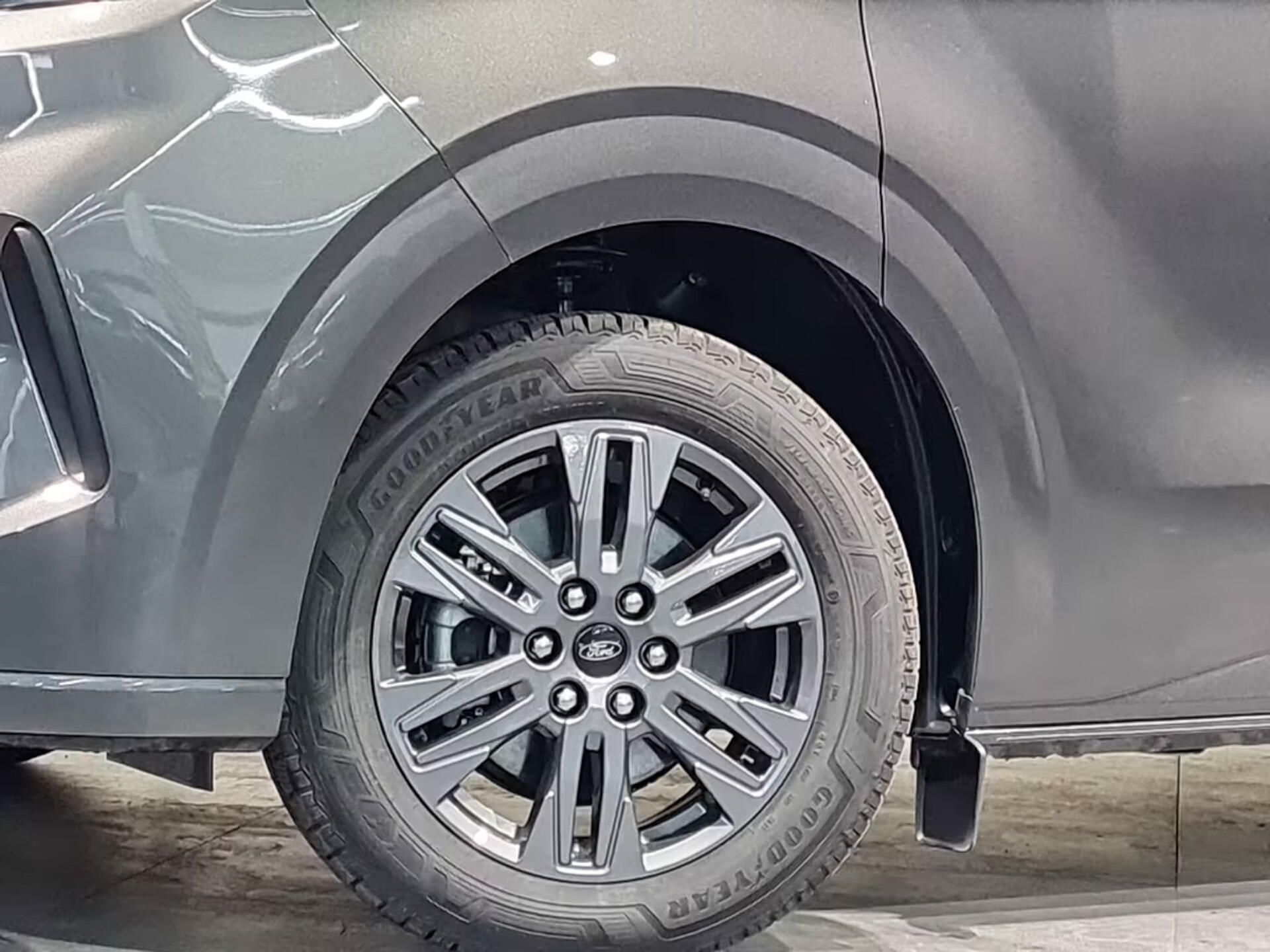 Ford Tourneo Custom, Nugget Titanium 320 L2 - fotka 3