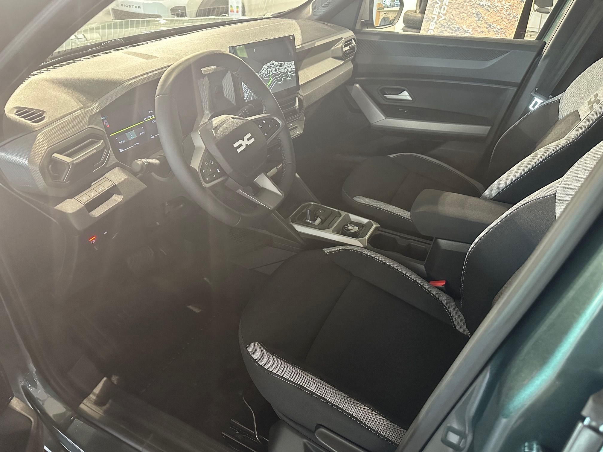 Dacia Duster, journey hybrid-G 150 4x4 - Ost - fotka 5