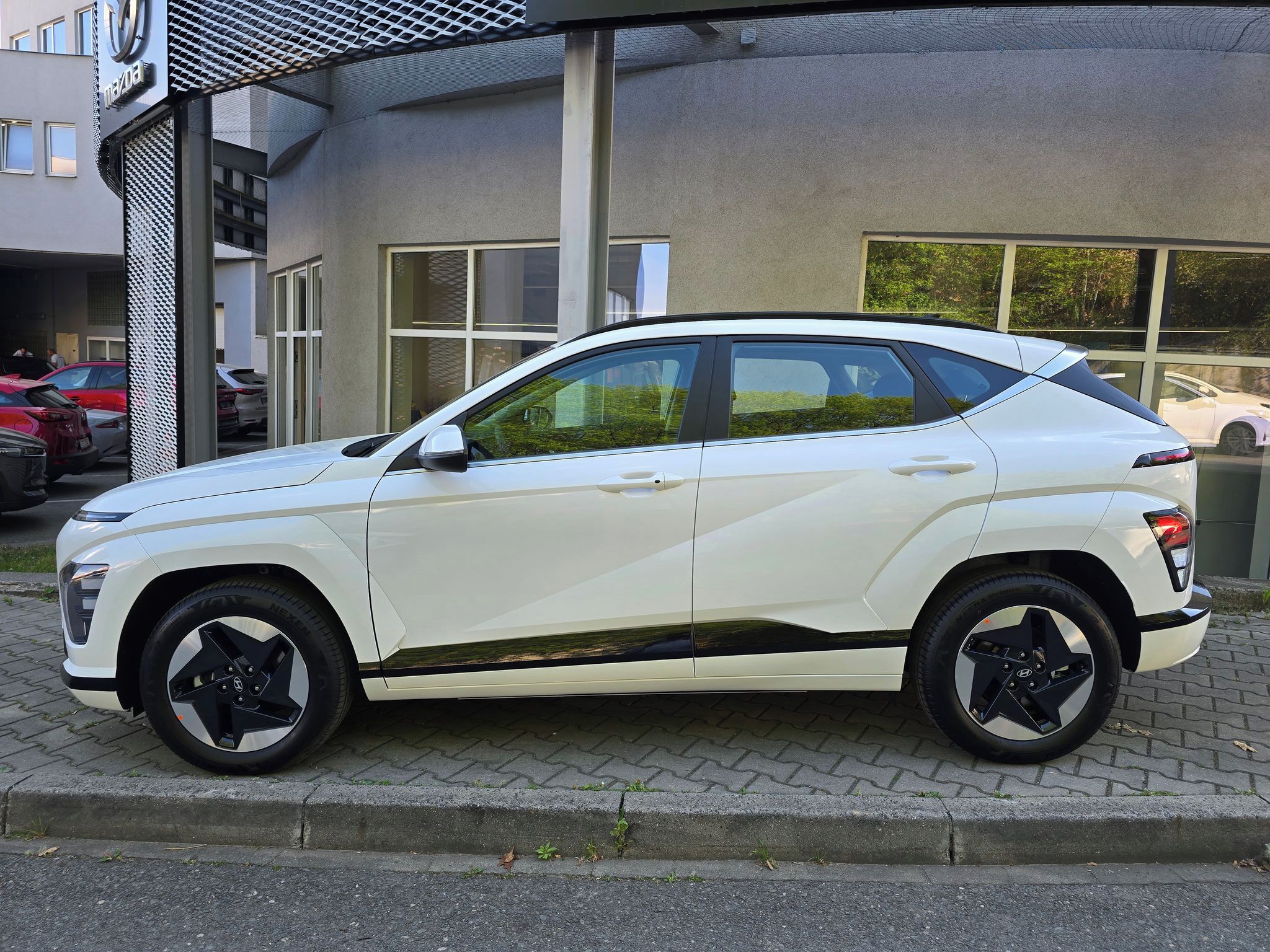Hyundai Kona, 64.8kwh Smart Range Clima - fotka 2