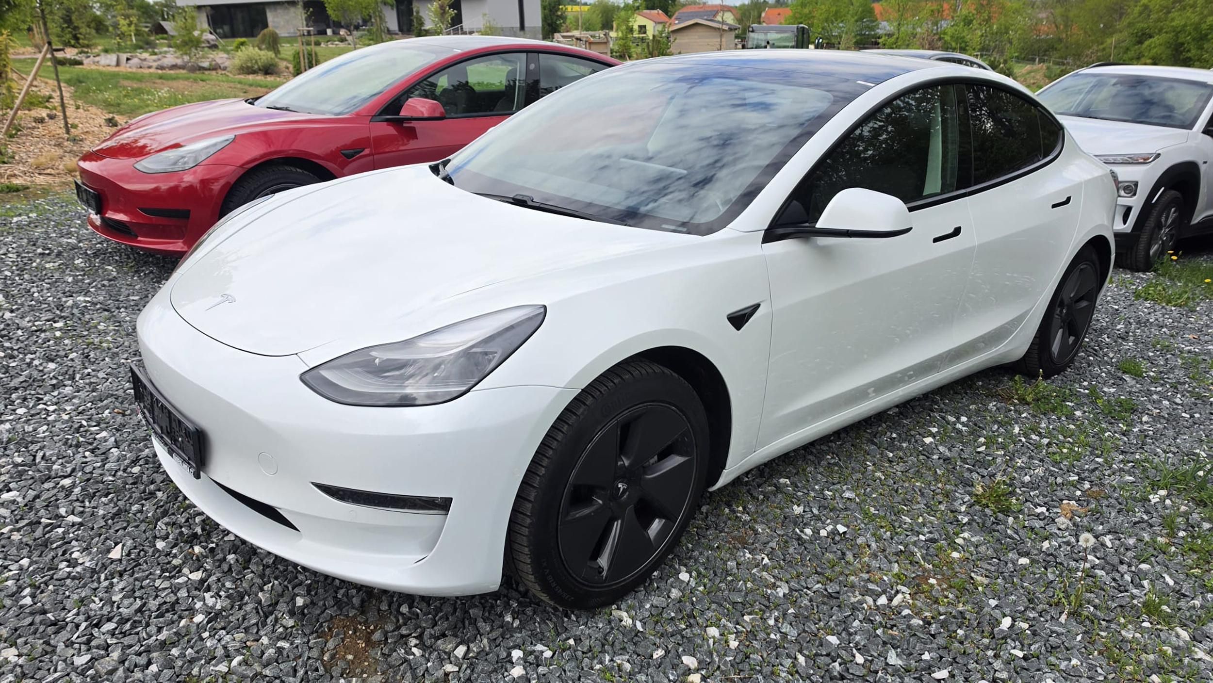 Tesla Model 3, Tažné Matrix světla - fotka 3