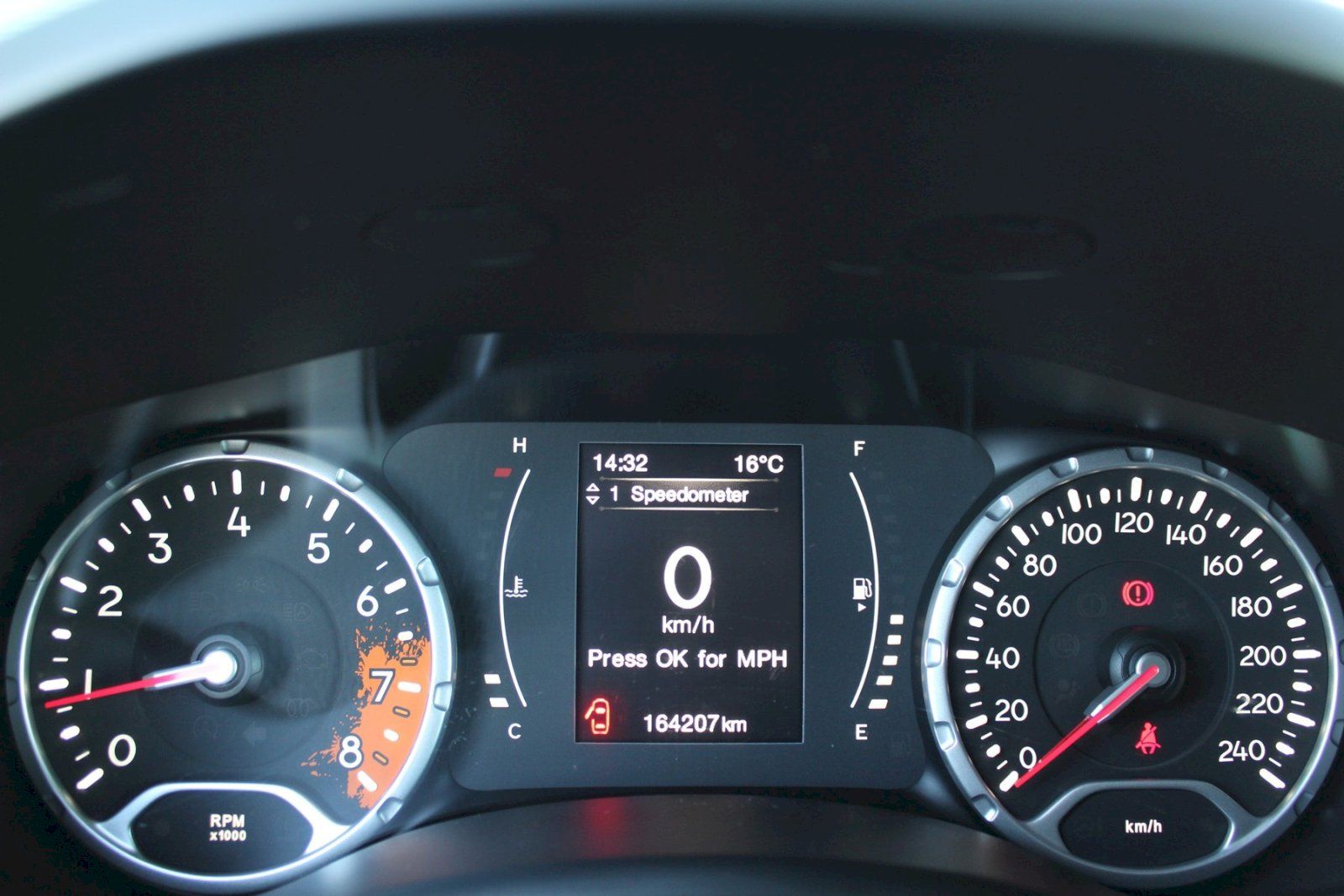 Jeep Renegade, 1.6i / 81kW Sport - fotka 6
