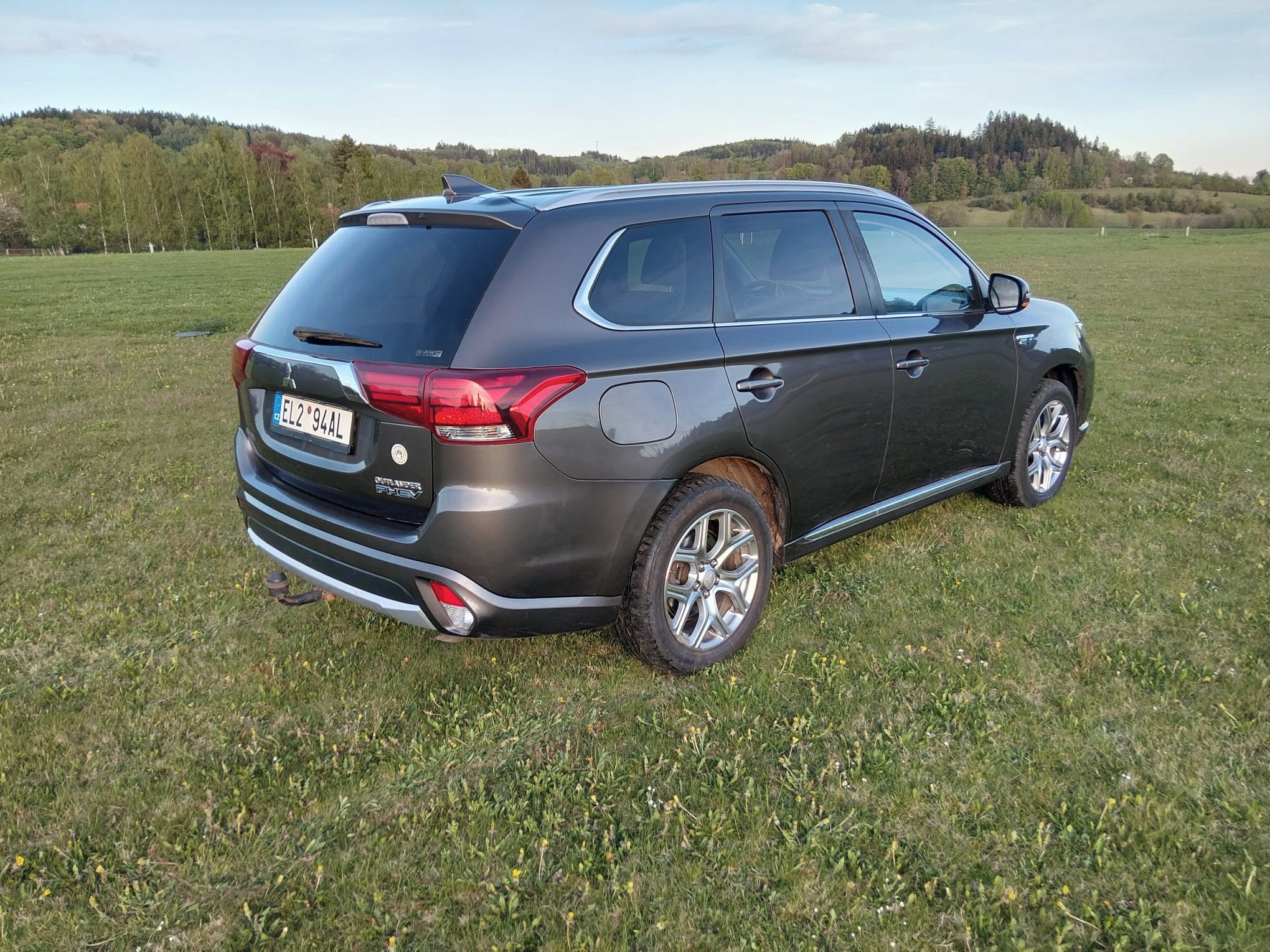 Mitsubishi Outlander, PLUG-IN hybrid 2,4 PHEV - fotka 2