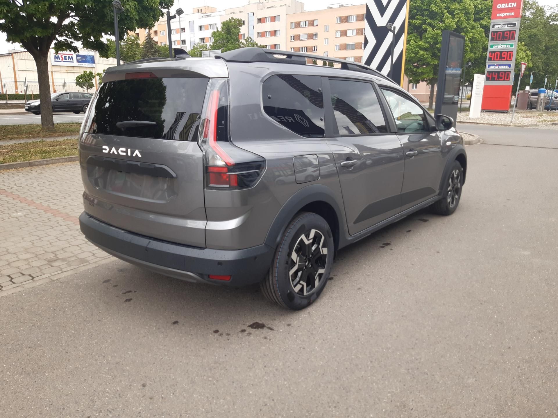 Dacia Jogger, Journey hybrid 155 7 míst - fotka 4