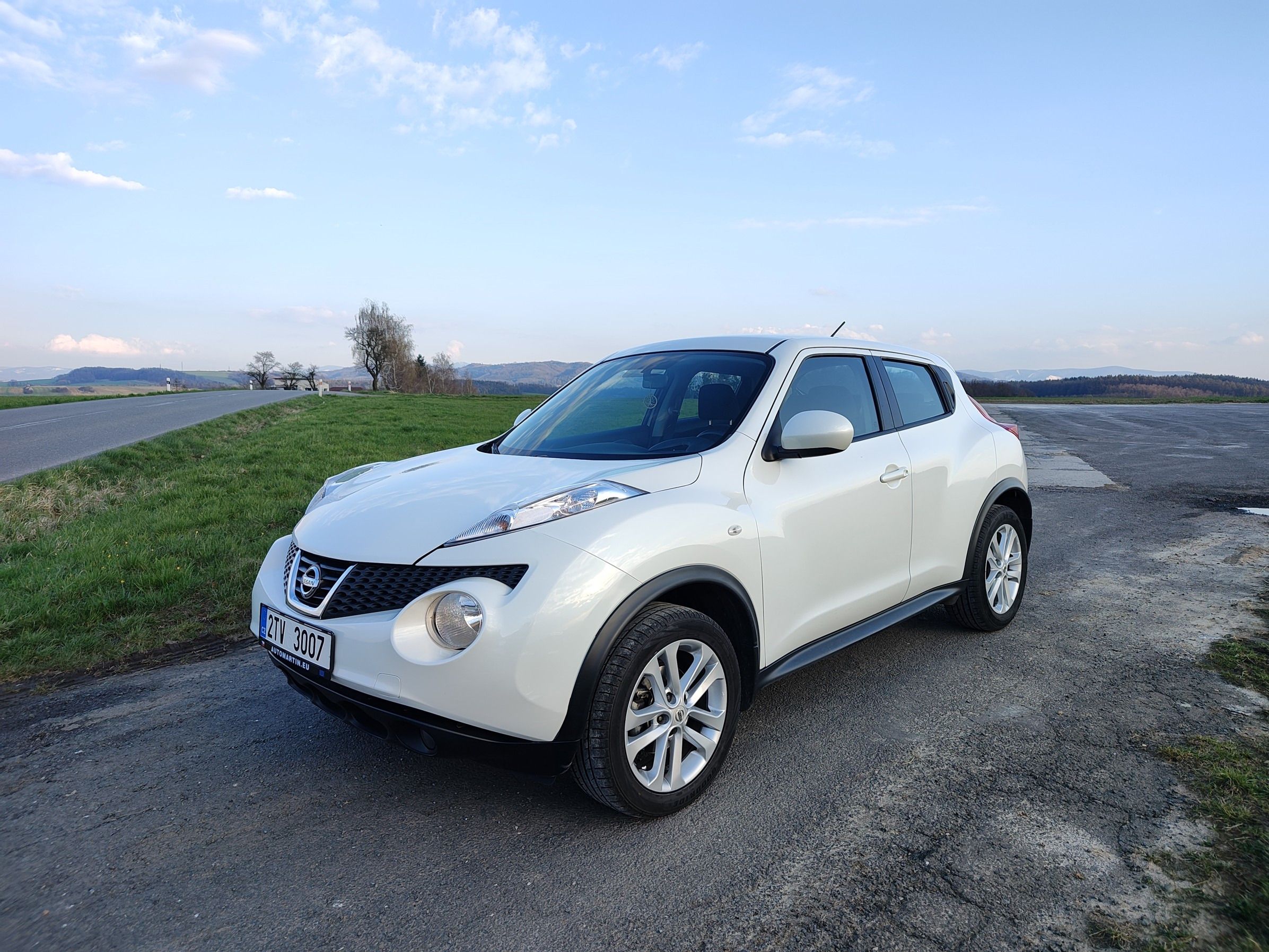 Nissan Juke, 1,6 CVT Acenta - fotka 3