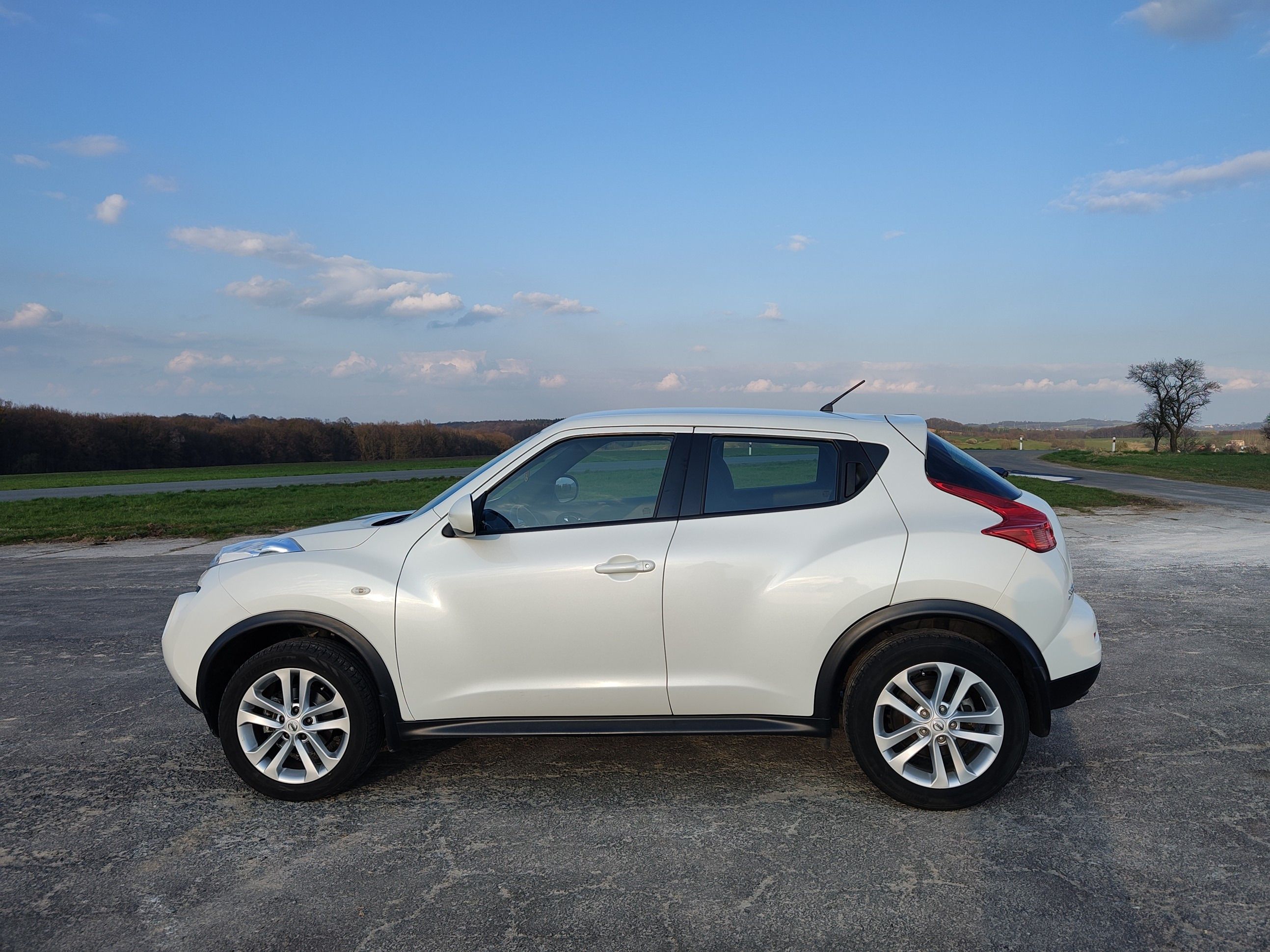 Nissan Juke, 1,6 CVT Acenta - fotka 2