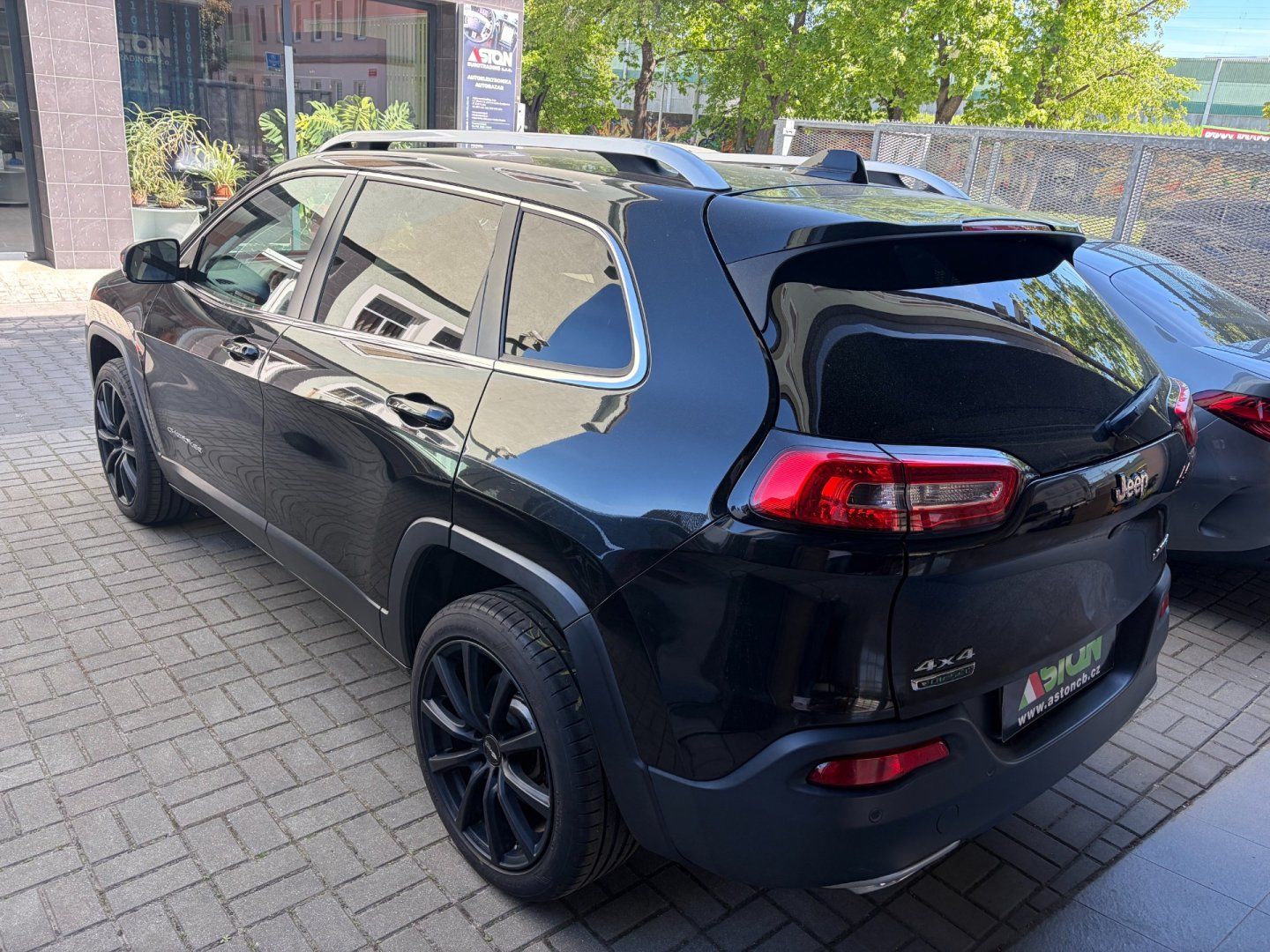 Jeep Cherokee, 2,2 M-Jet,AT,4x4,servis,2xkola - fotka 4