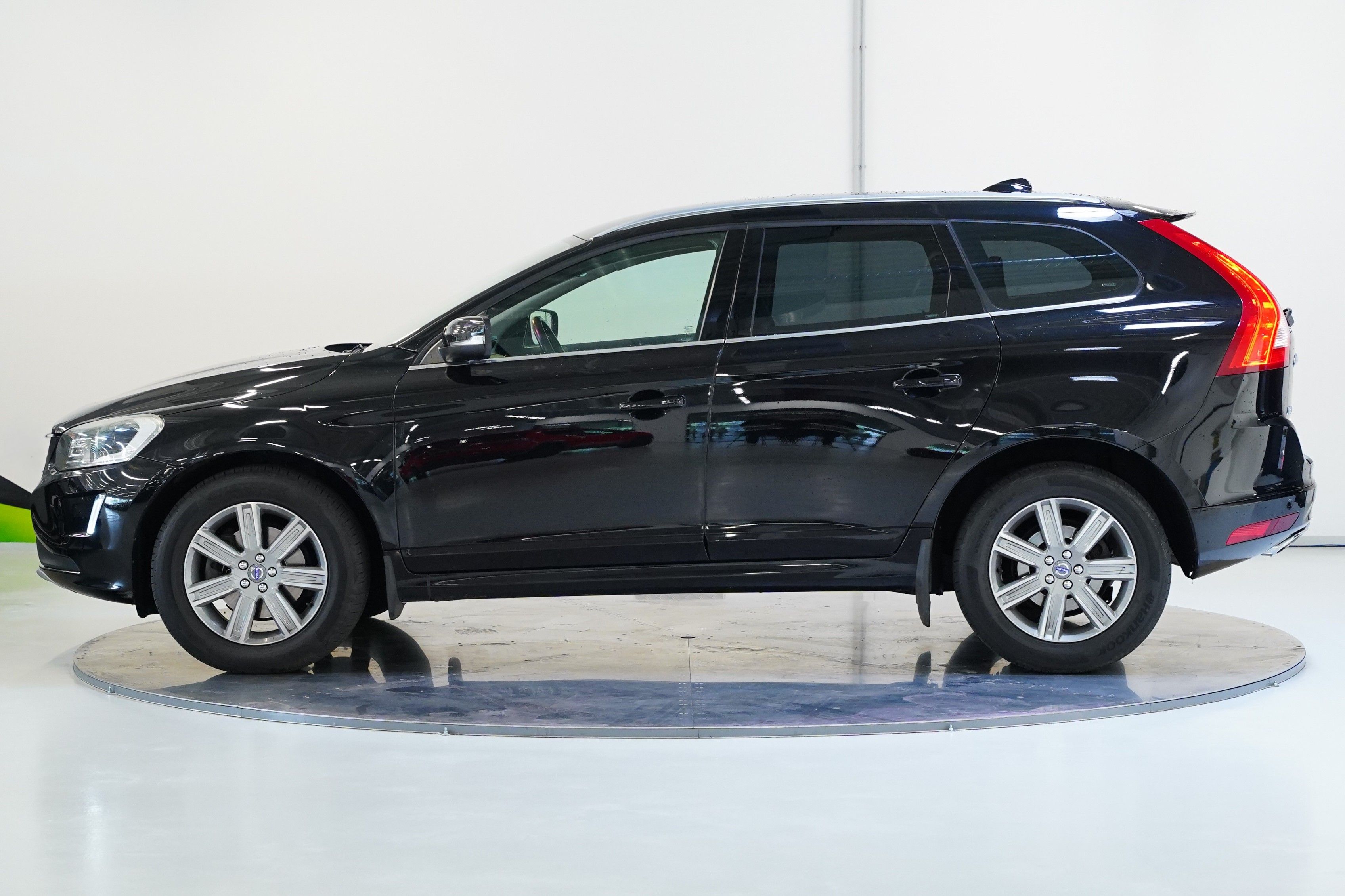 Volvo XC60, D4 140 kW 4x4 Luxury edition - fotka 3