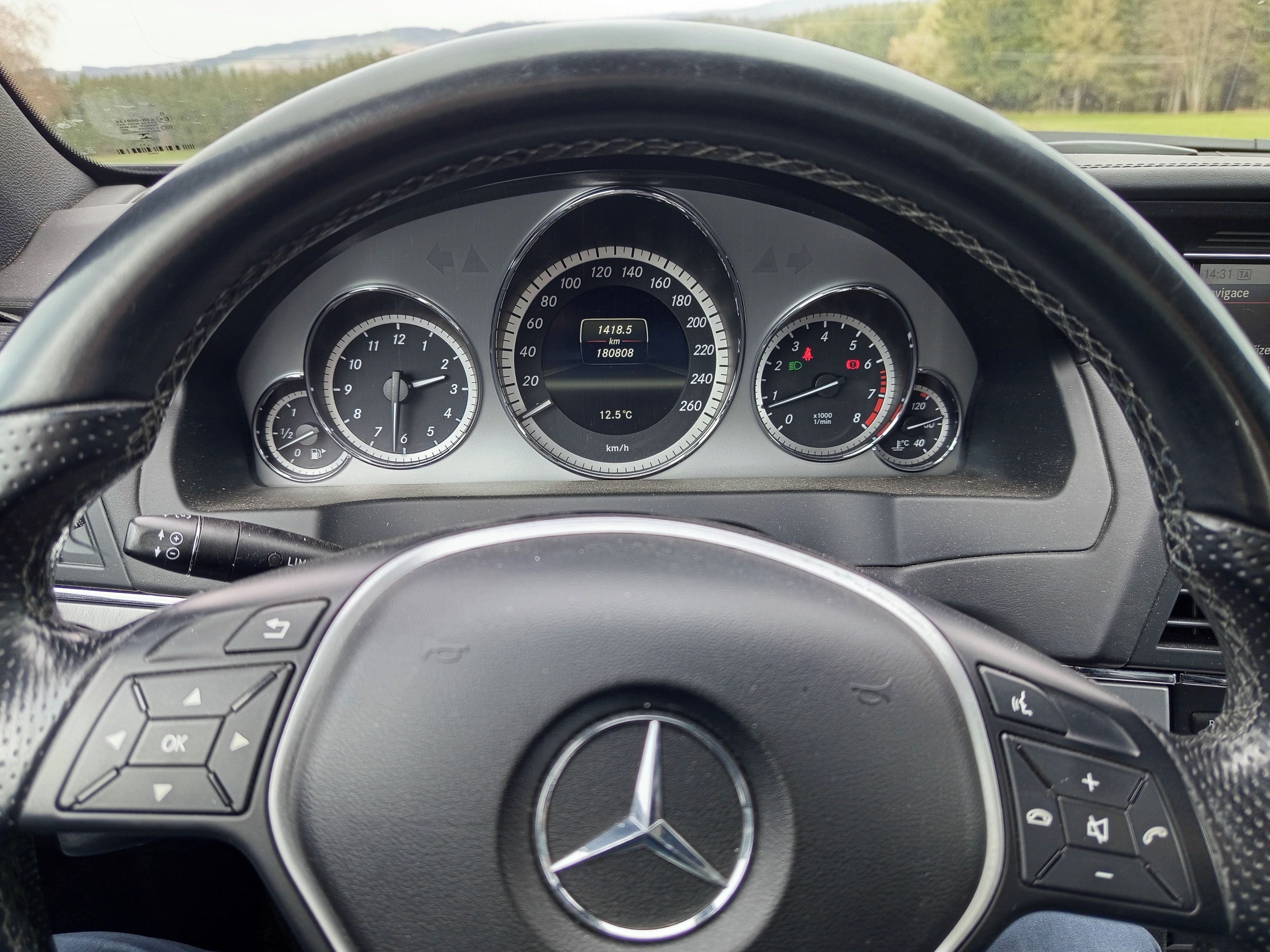 Mercedes-Benz Třídy E, 1.8 E200 - fotka 4