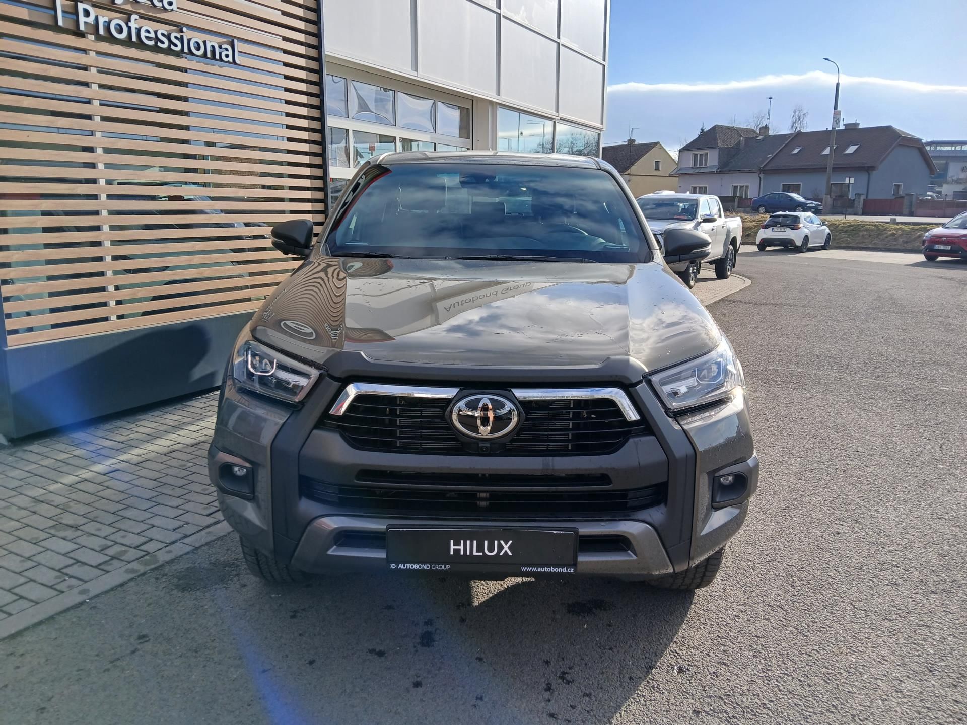 Toyota Hilux, 2.8 D 6st. AT Invincible - fotka 2