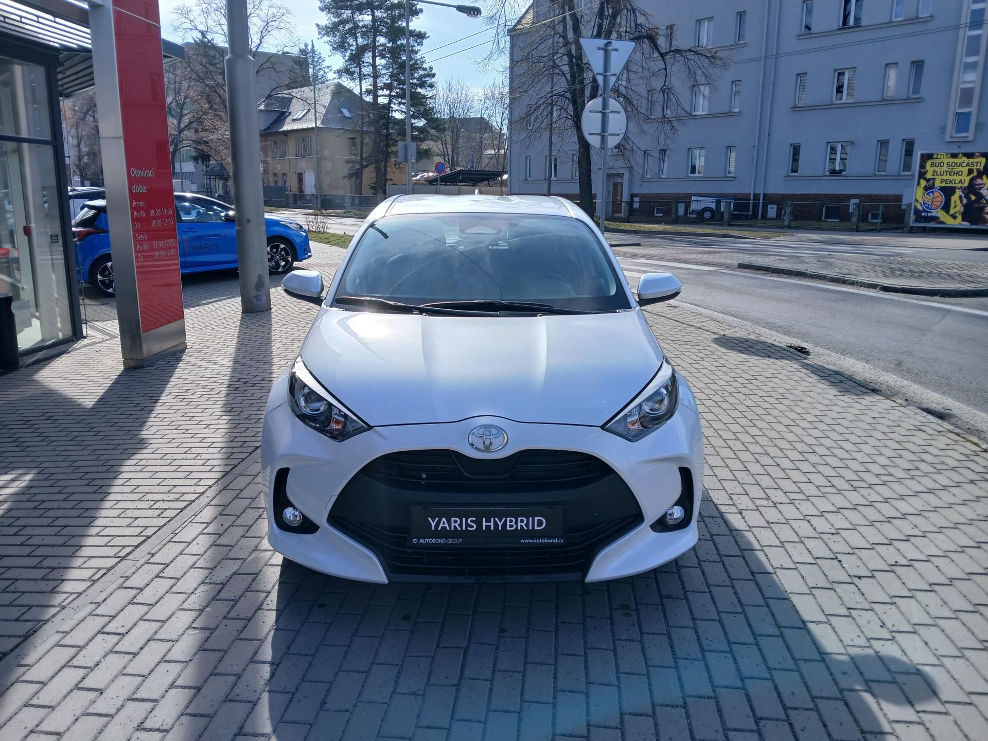 Toyota Yaris, 1,5 HEV 116k e-CVT Comfort - fotka 2
