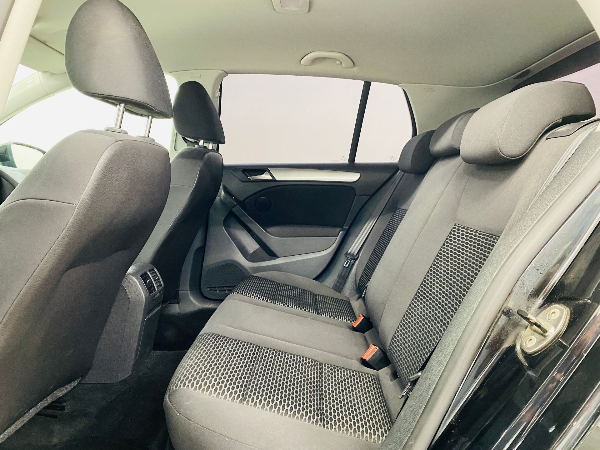 Volkswagen Golf, 1.6 TDI Aut. Klima ČR - fotka 6