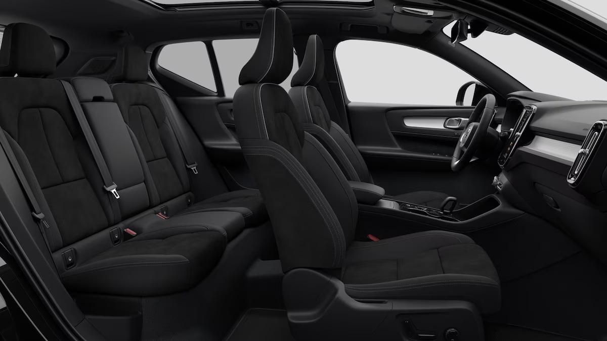 Volvo XC40, B4 AUT PLUS BLACK EDITION - fotka 3