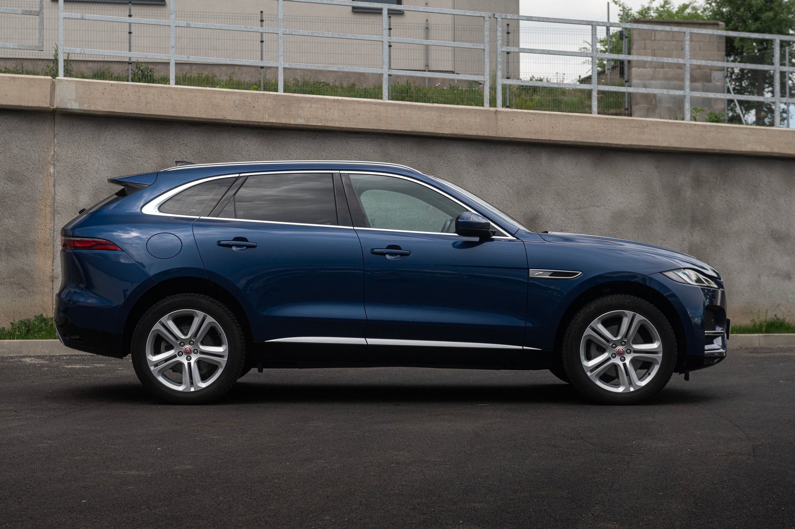 Jaguar F-Pace, D200 SE AWD, ČR, DPH - fotka 4