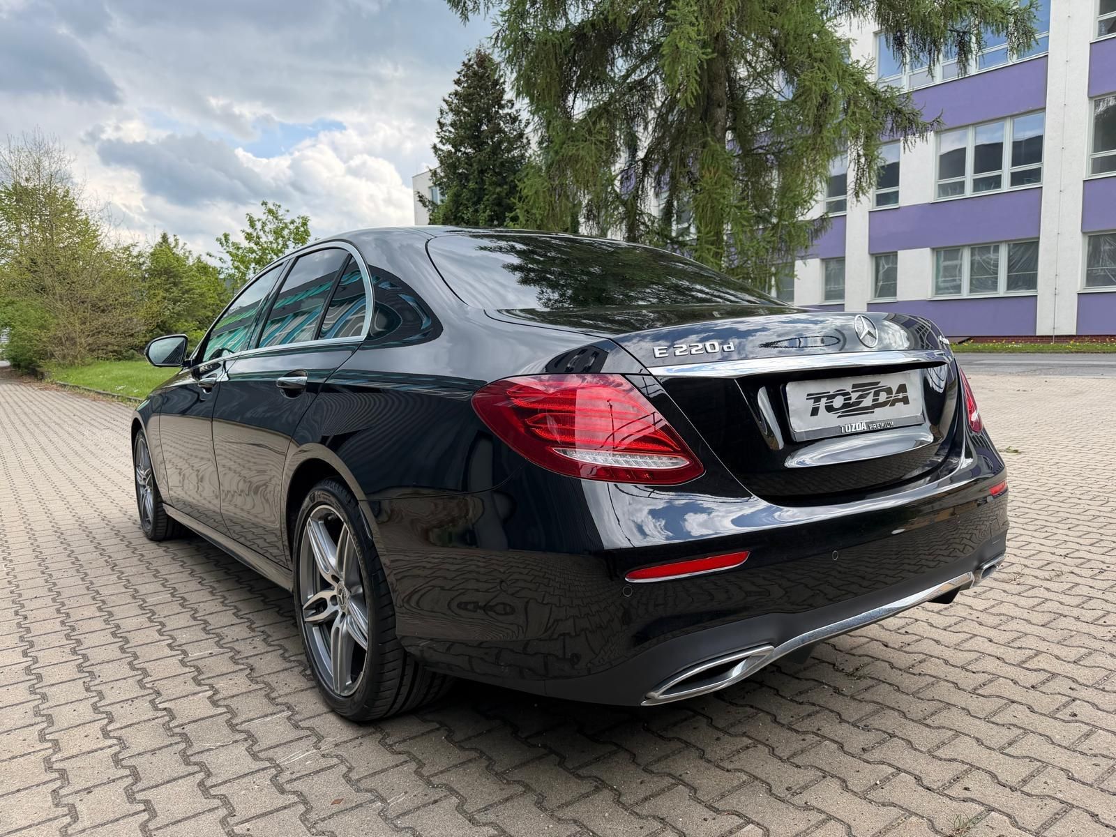 Mercedes-Benz Třídy E, E220 AMG 4- matic / dědictví / - fotka 3